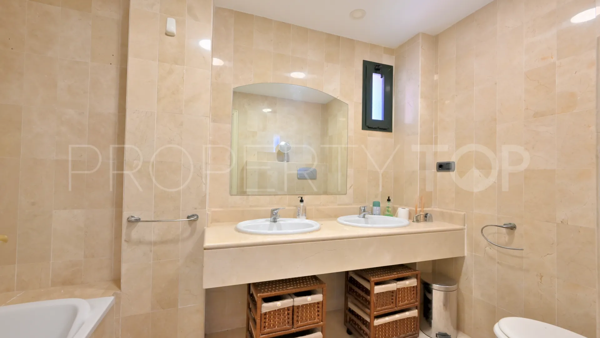 Apartamento en venta en Calahonda con 2 dormitorios