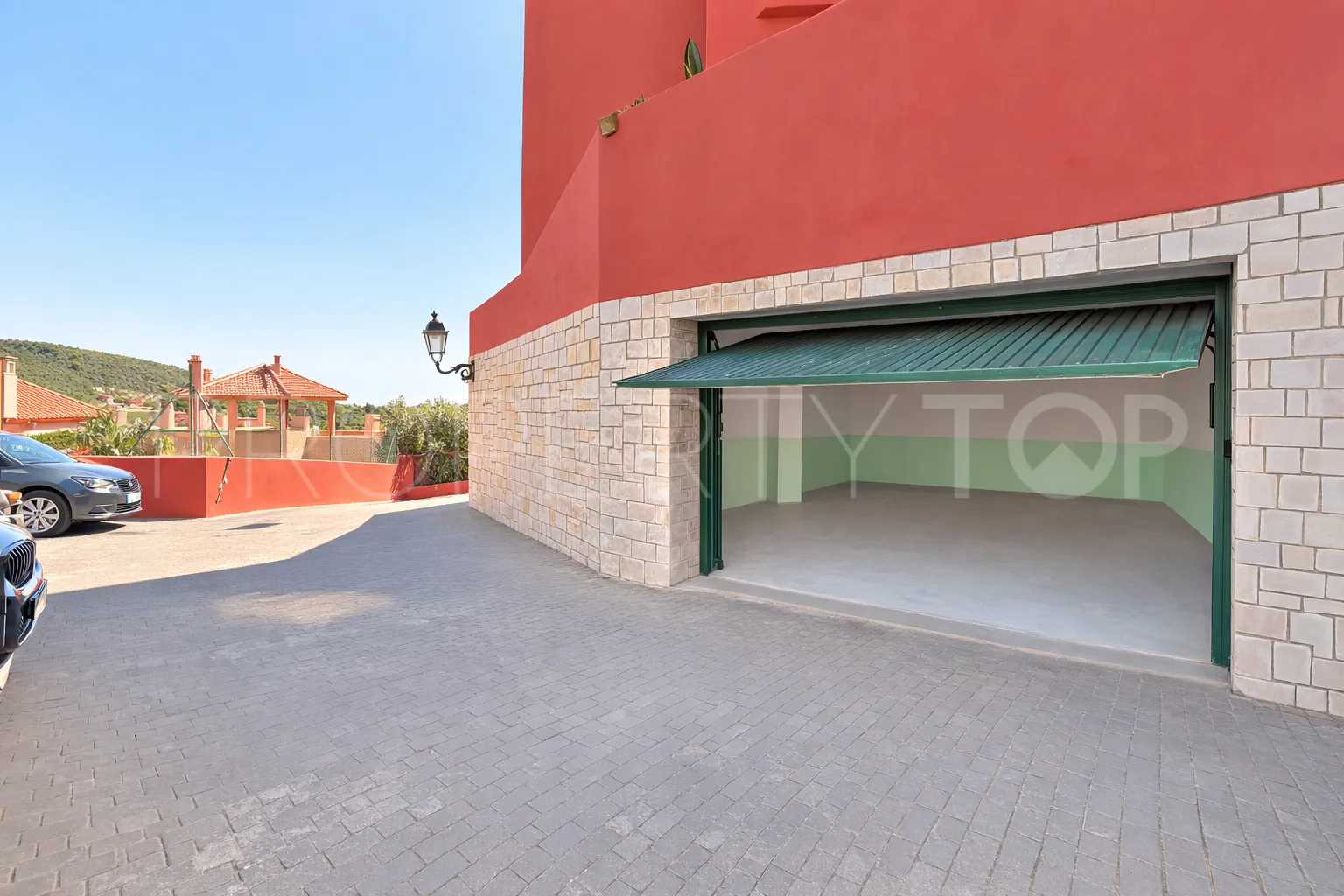 Apartamento en venta en Calahonda con 2 dormitorios