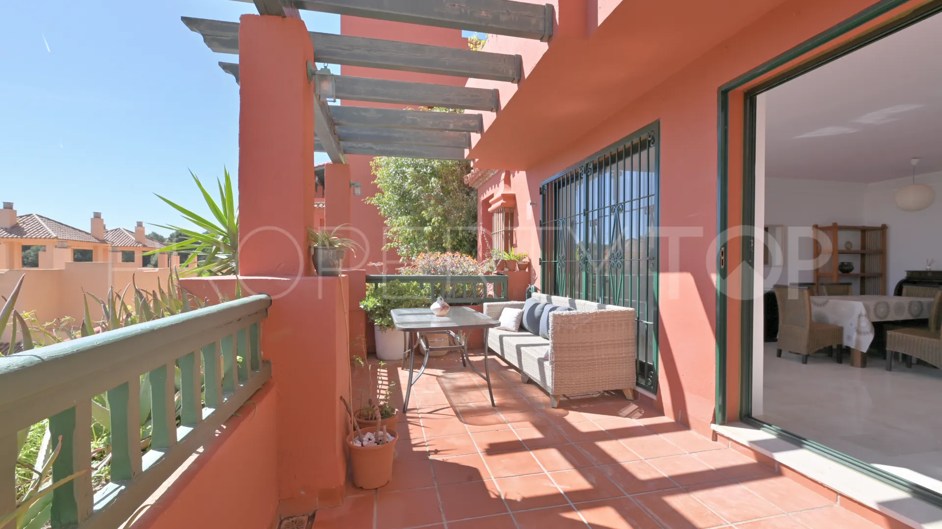 Apartamento en venta en Calahonda con 2 dormitorios