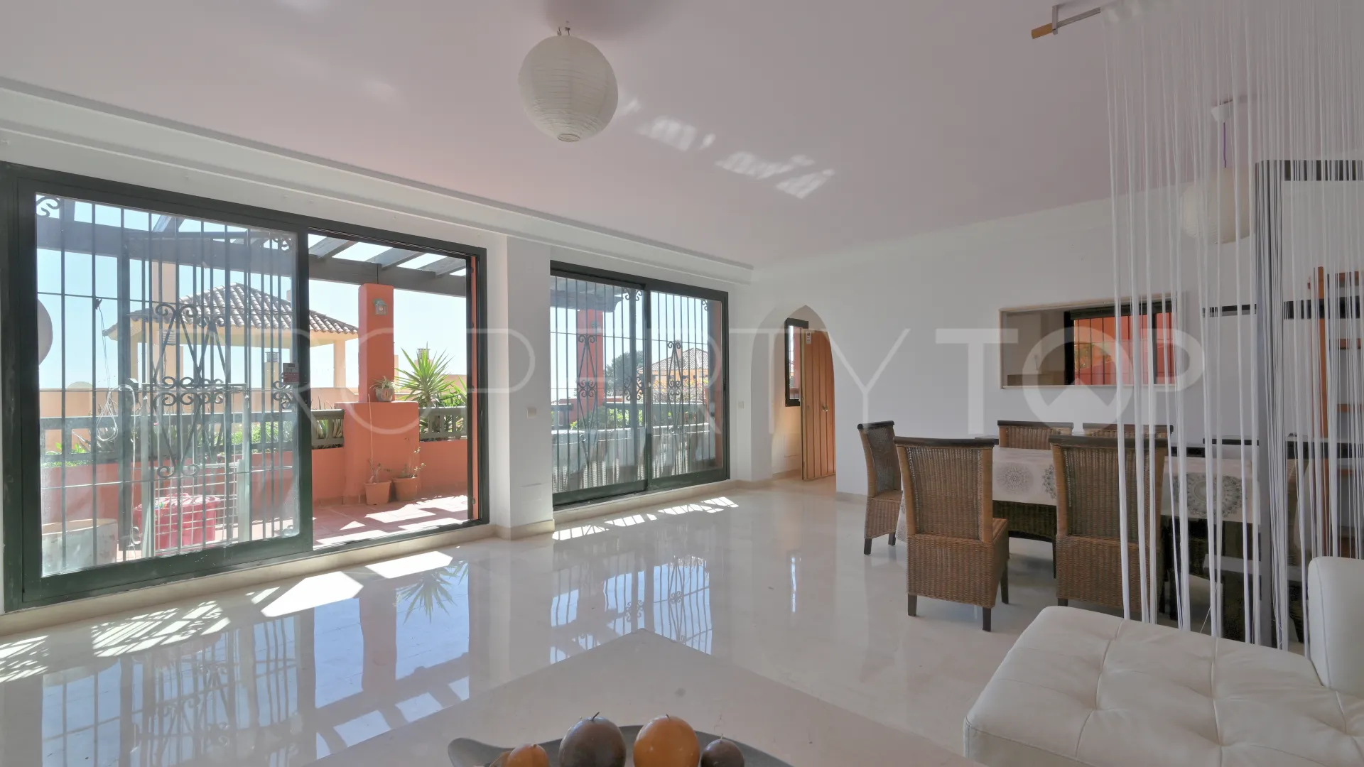 Apartamento en venta en Calahonda con 2 dormitorios