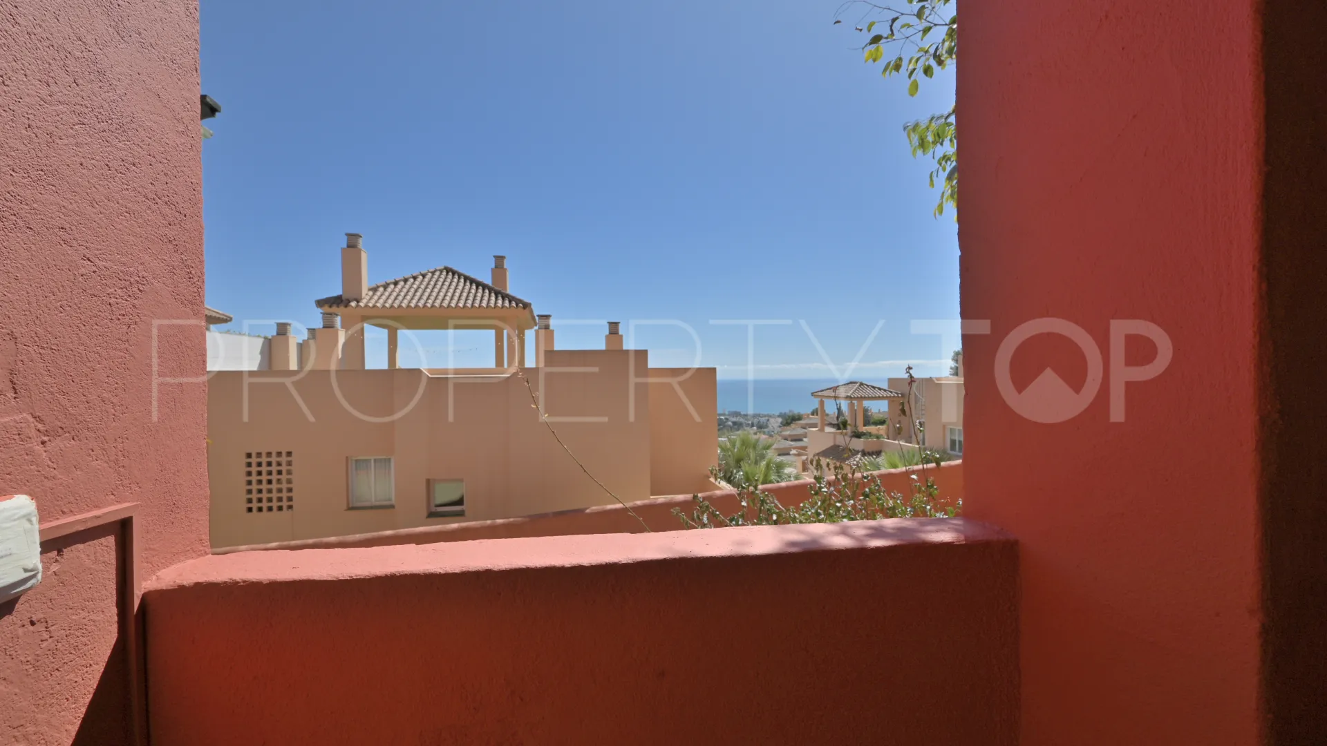Apartamento en venta en Calahonda con 2 dormitorios