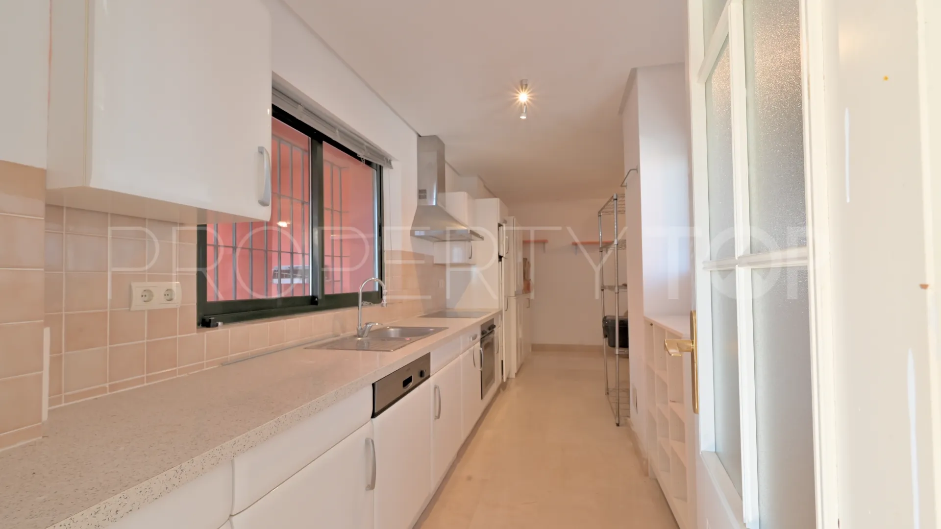Apartamento en venta en Calahonda con 2 dormitorios