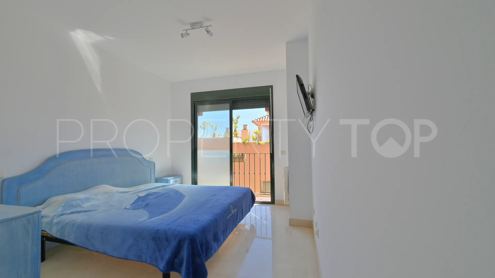 Apartamento en venta en Calahonda con 2 dormitorios