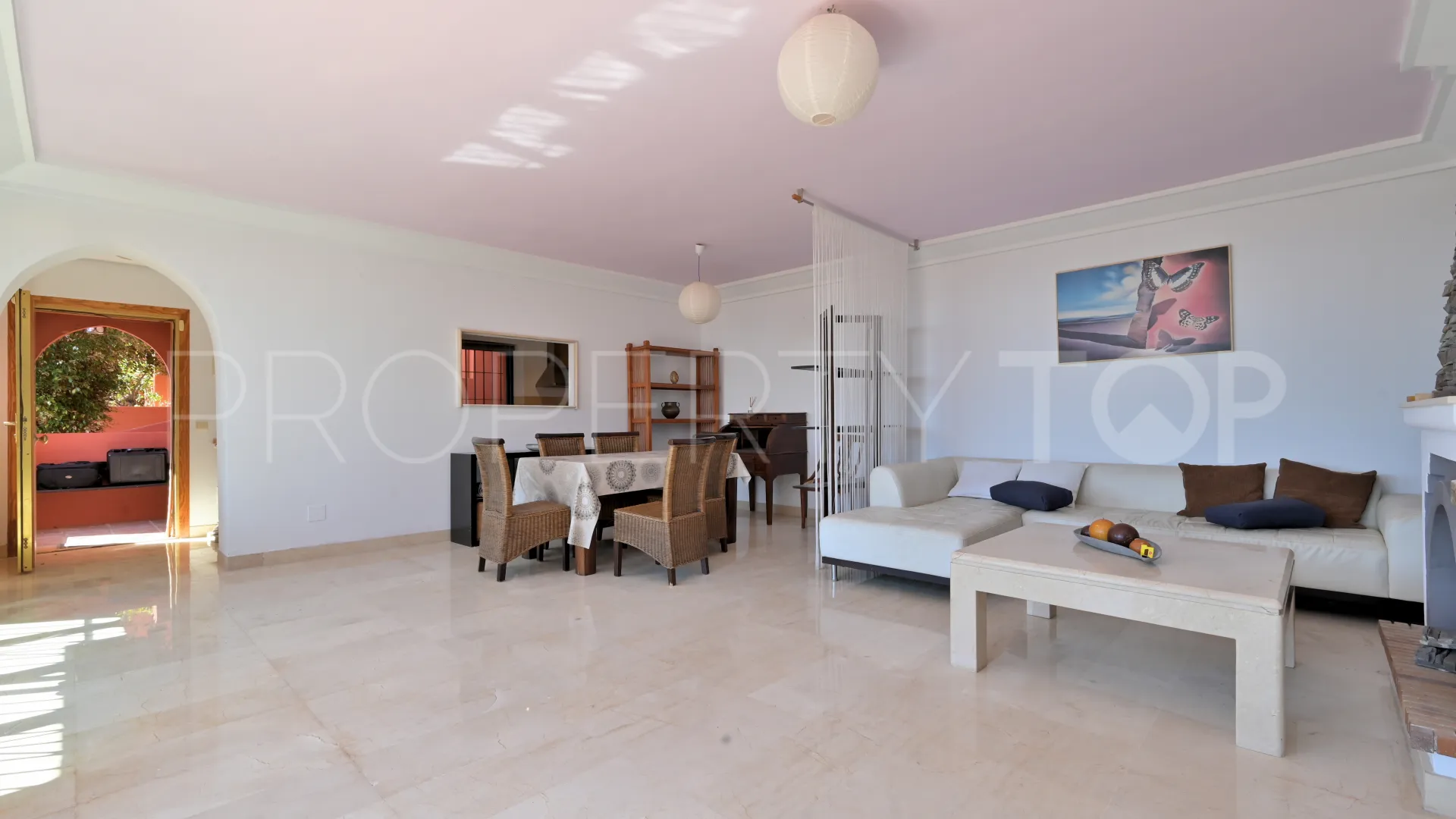 Apartamento en venta en Calahonda con 2 dormitorios