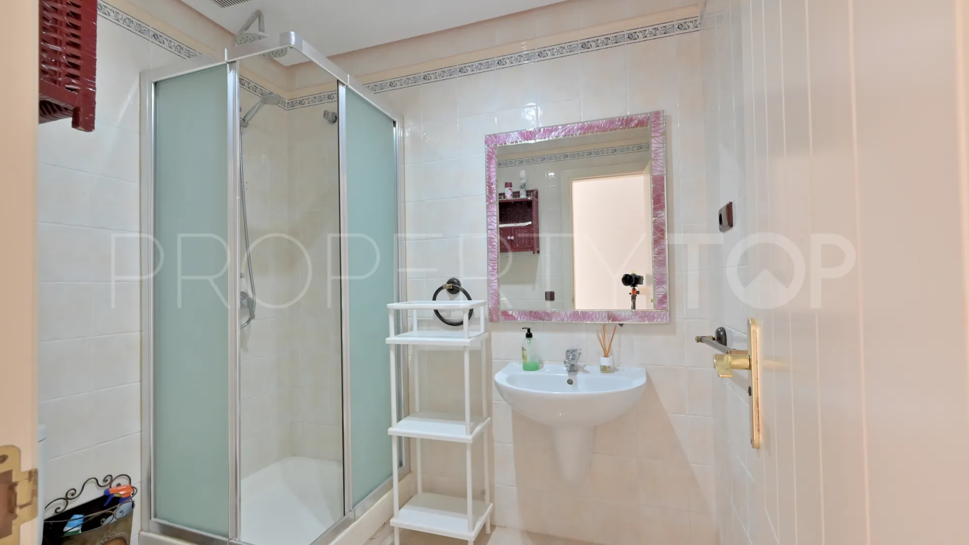Apartamento en venta en Calahonda con 2 dormitorios