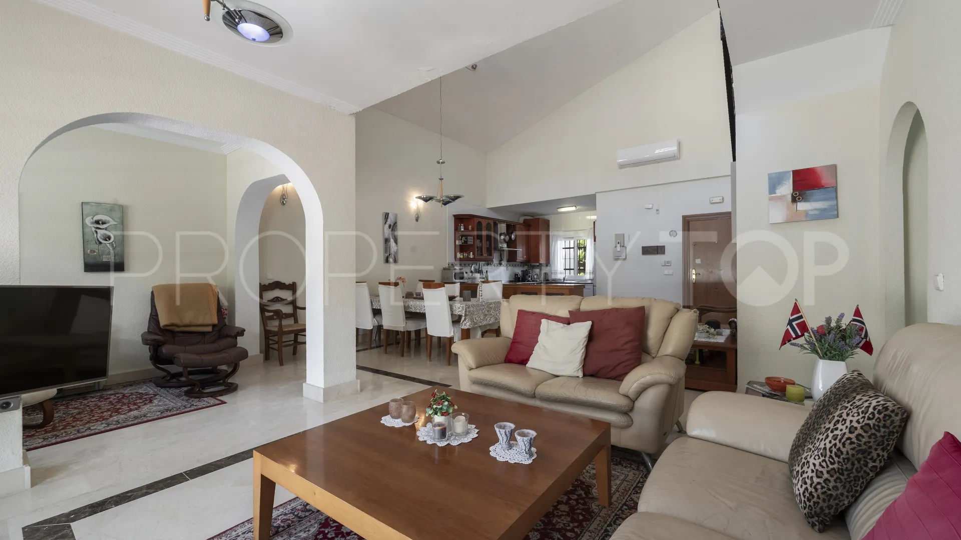 Buy Calahonda town house