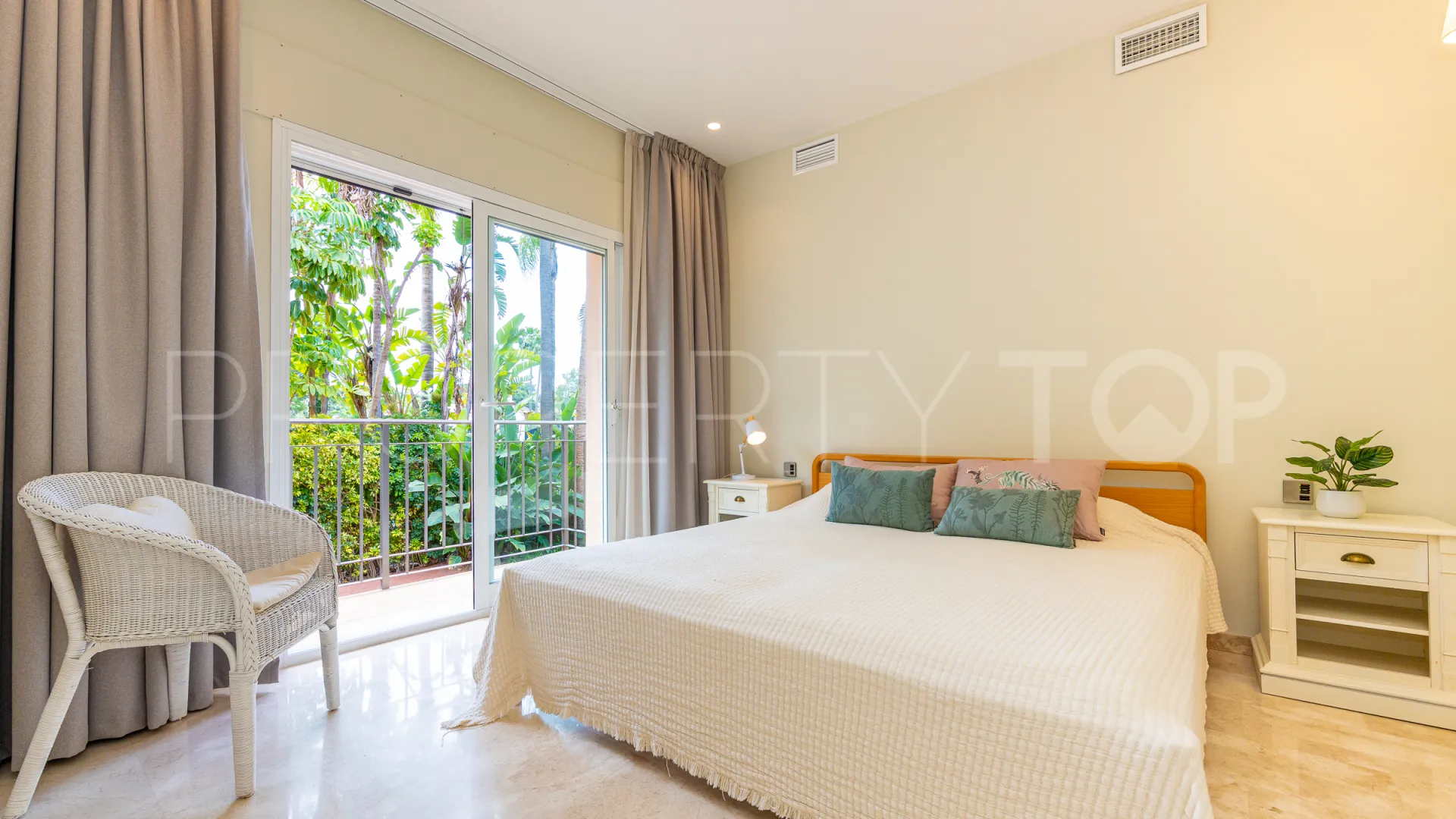 Comprar villa en El Rosario de 5 dormitorios