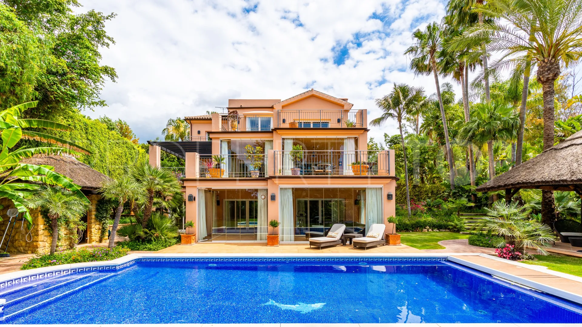 Comprar villa en El Rosario de 5 dormitorios