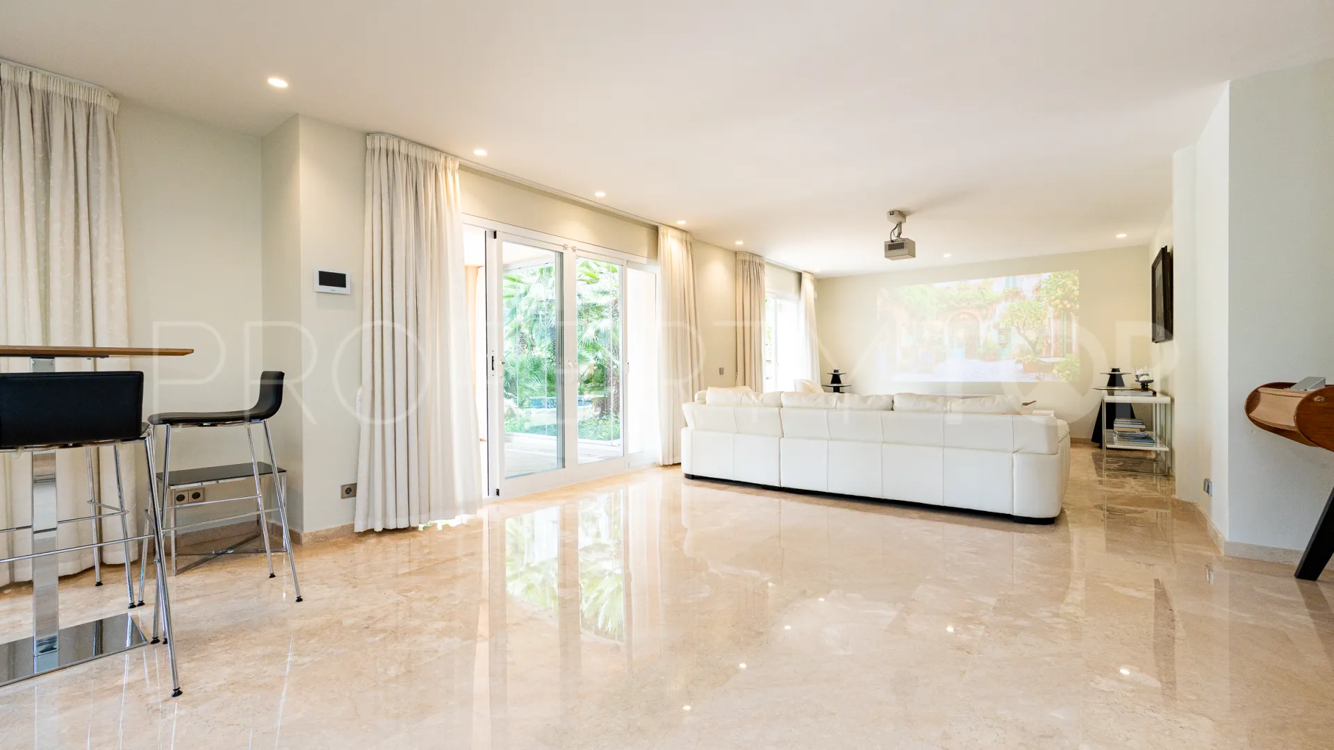 Comprar villa en El Rosario de 5 dormitorios
