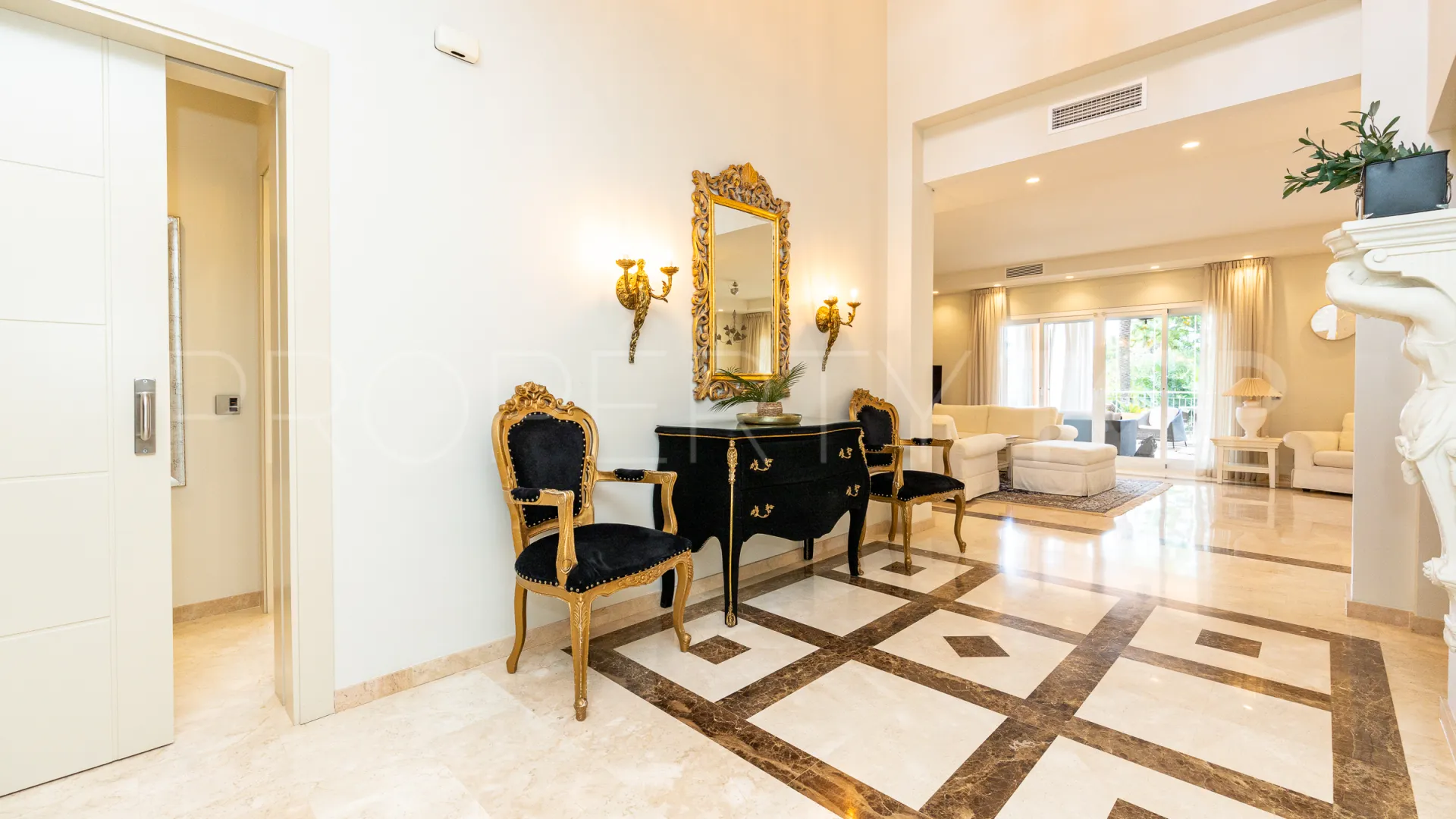 Comprar villa en El Rosario de 5 dormitorios