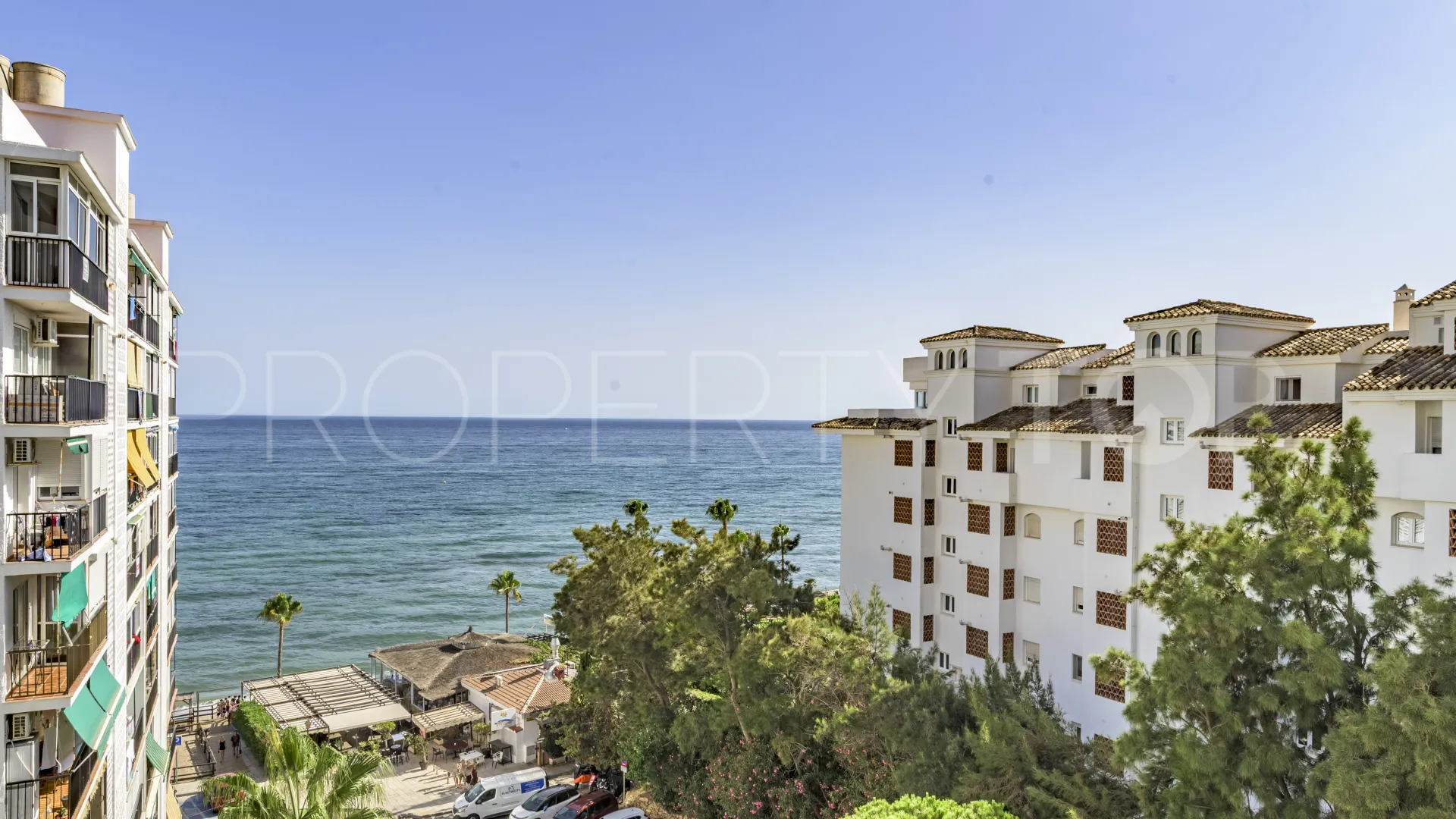 Apartamento de 3 dormitorios en venta en Calahonda