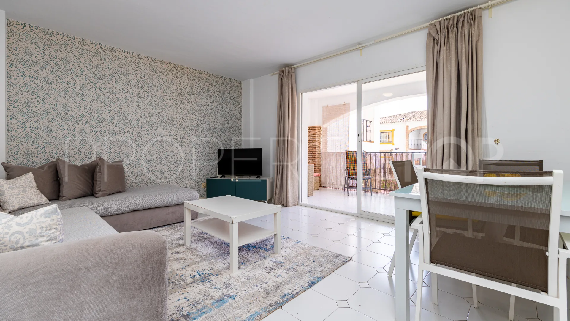 Apartamento planta baja en venta en Calahonda