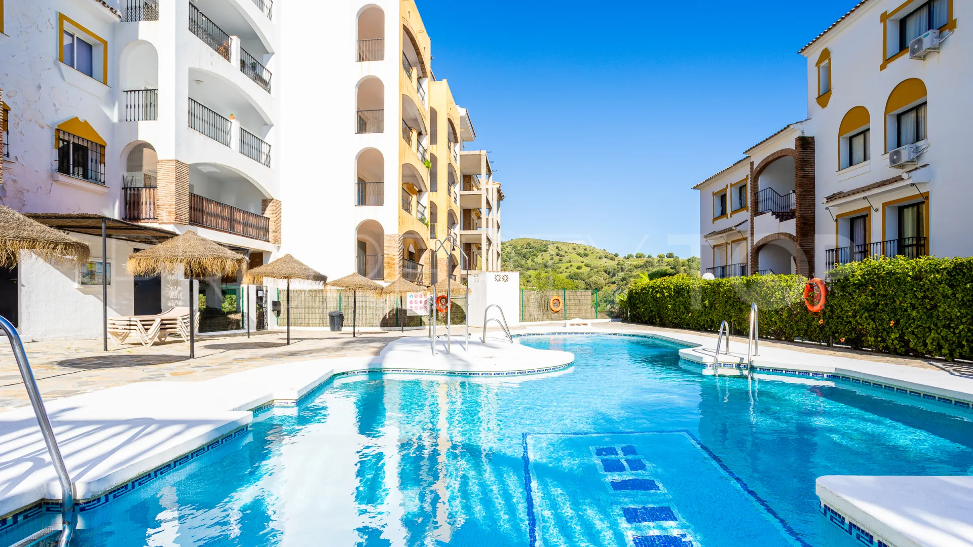 Apartamento planta baja en venta en Calahonda