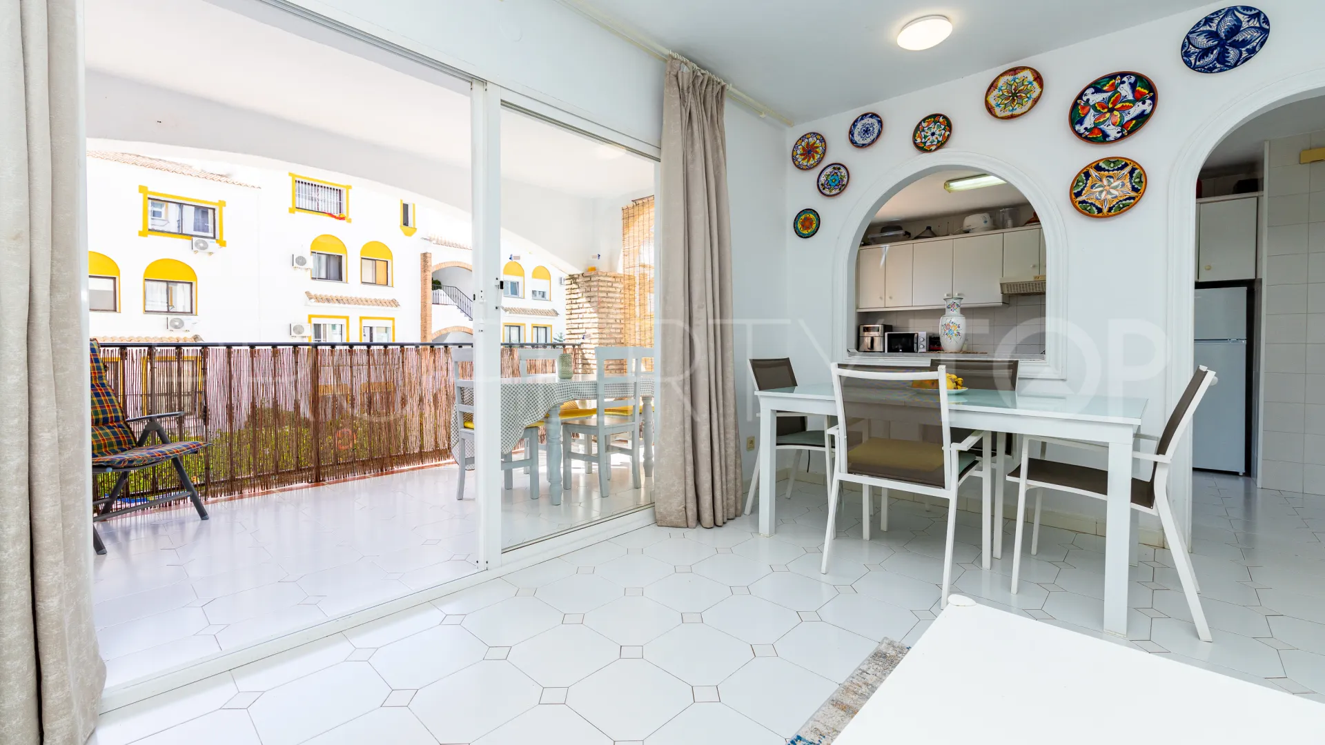Apartamento planta baja en venta en Calahonda