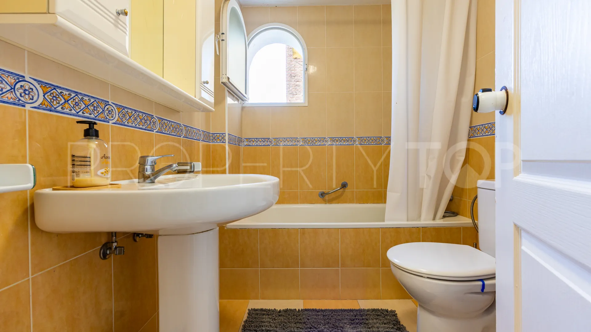 Apartamento planta baja en venta en Calahonda