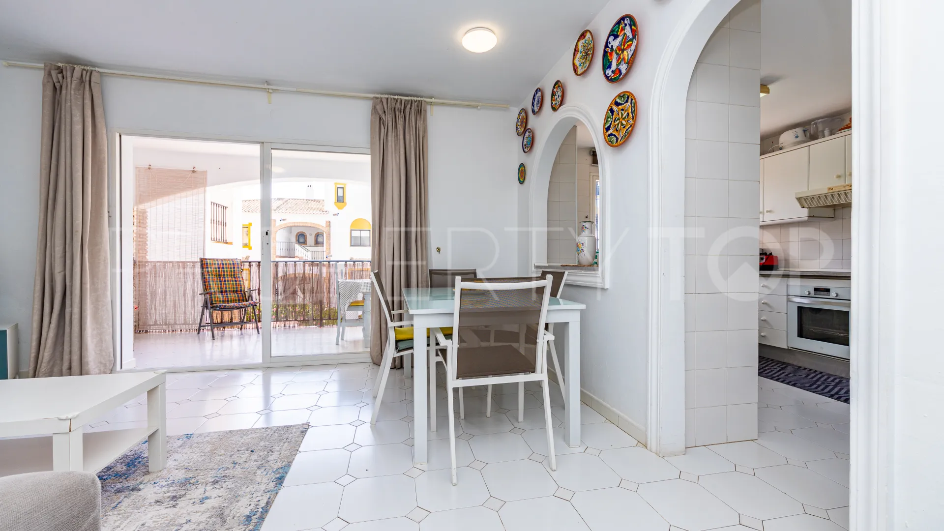 Apartamento planta baja en venta en Calahonda