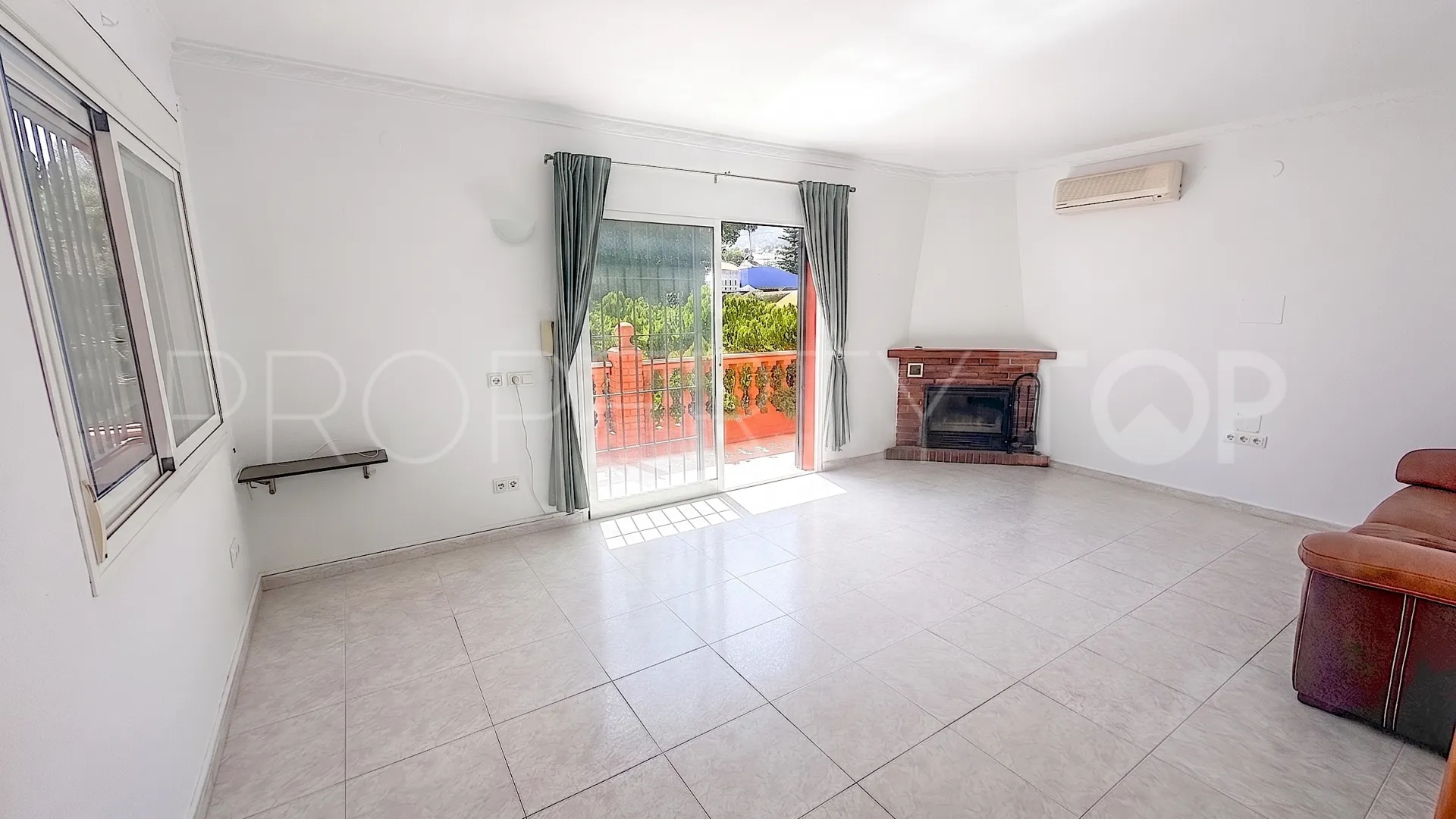 For sale villa in Benalmadena Centro