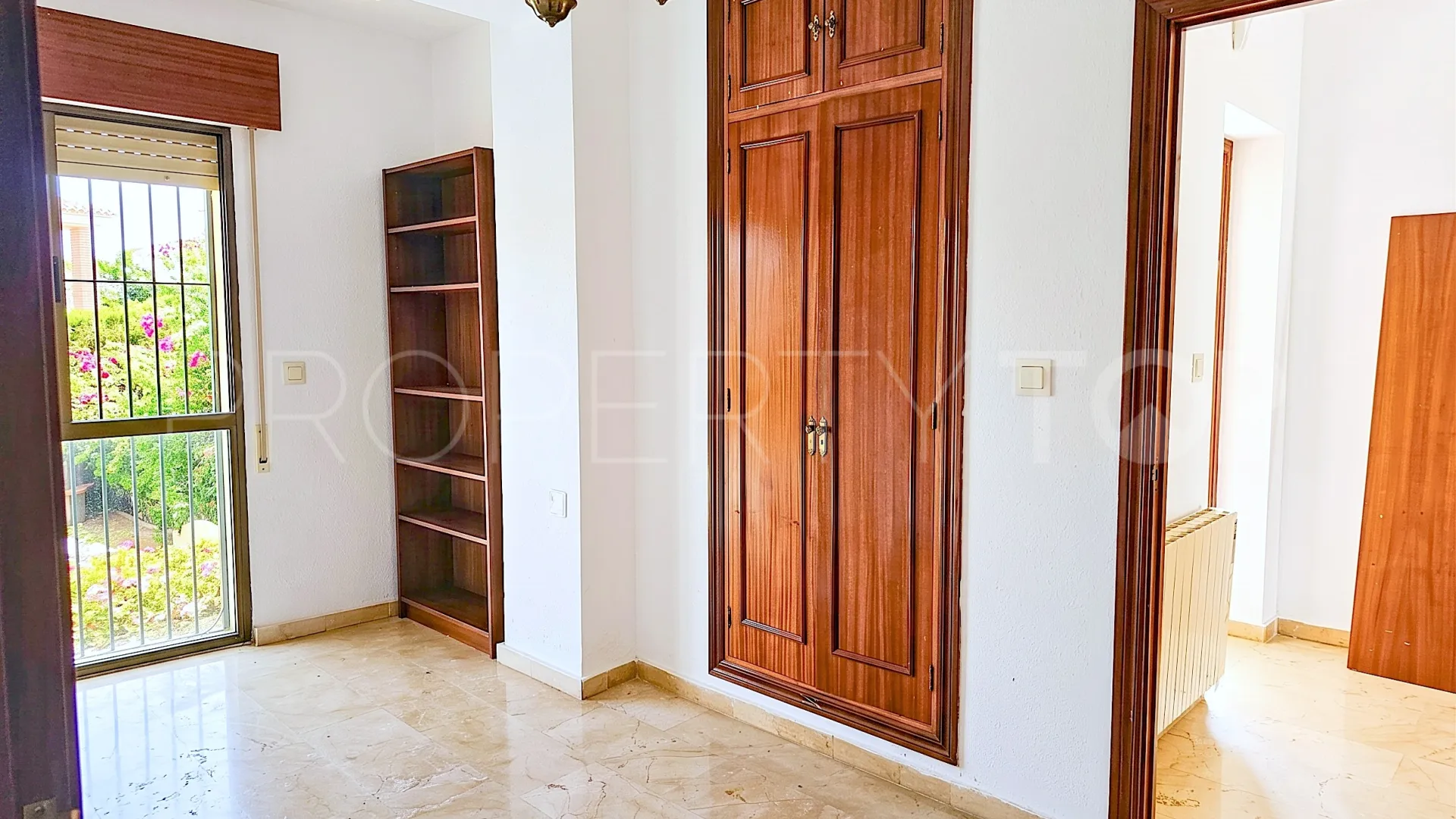 Se vende villa con 6 dormitorios en Benalmadena Costa