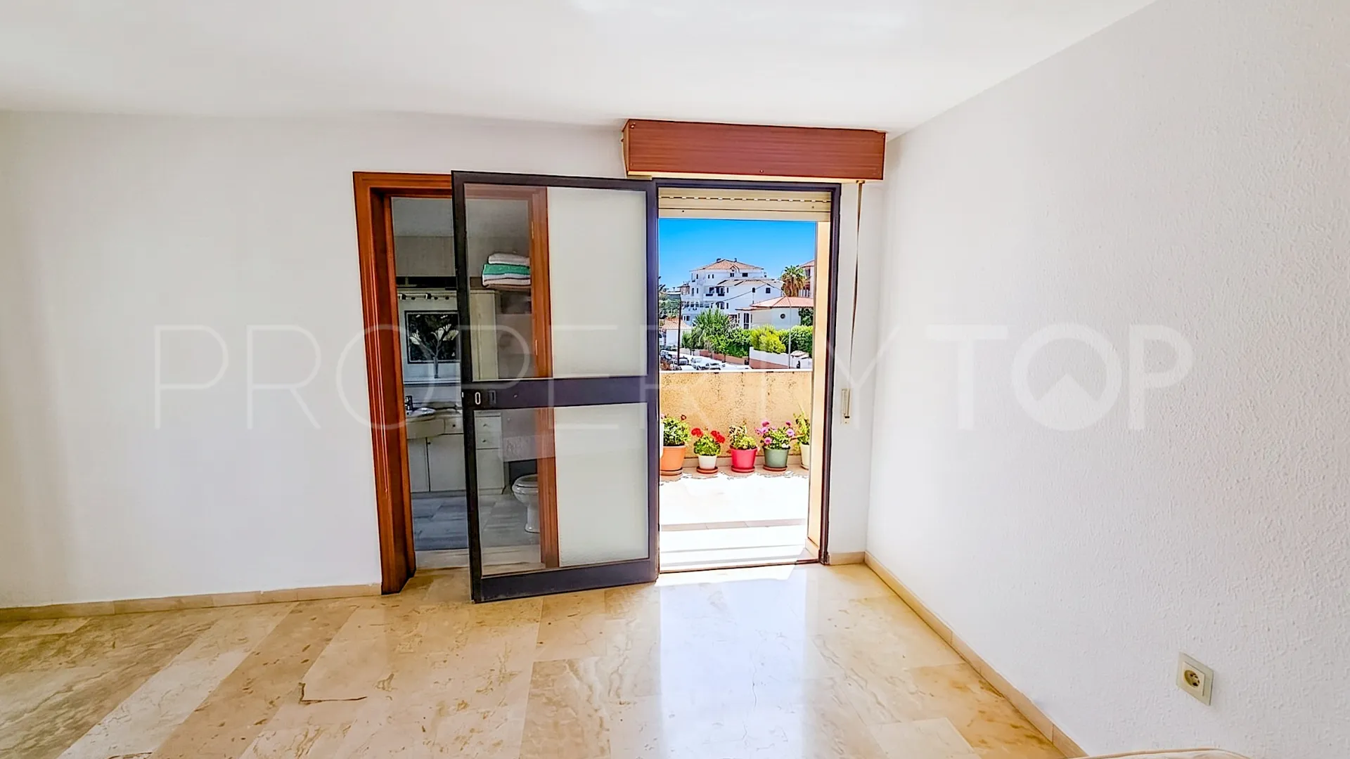 Se vende villa con 6 dormitorios en Benalmadena Costa