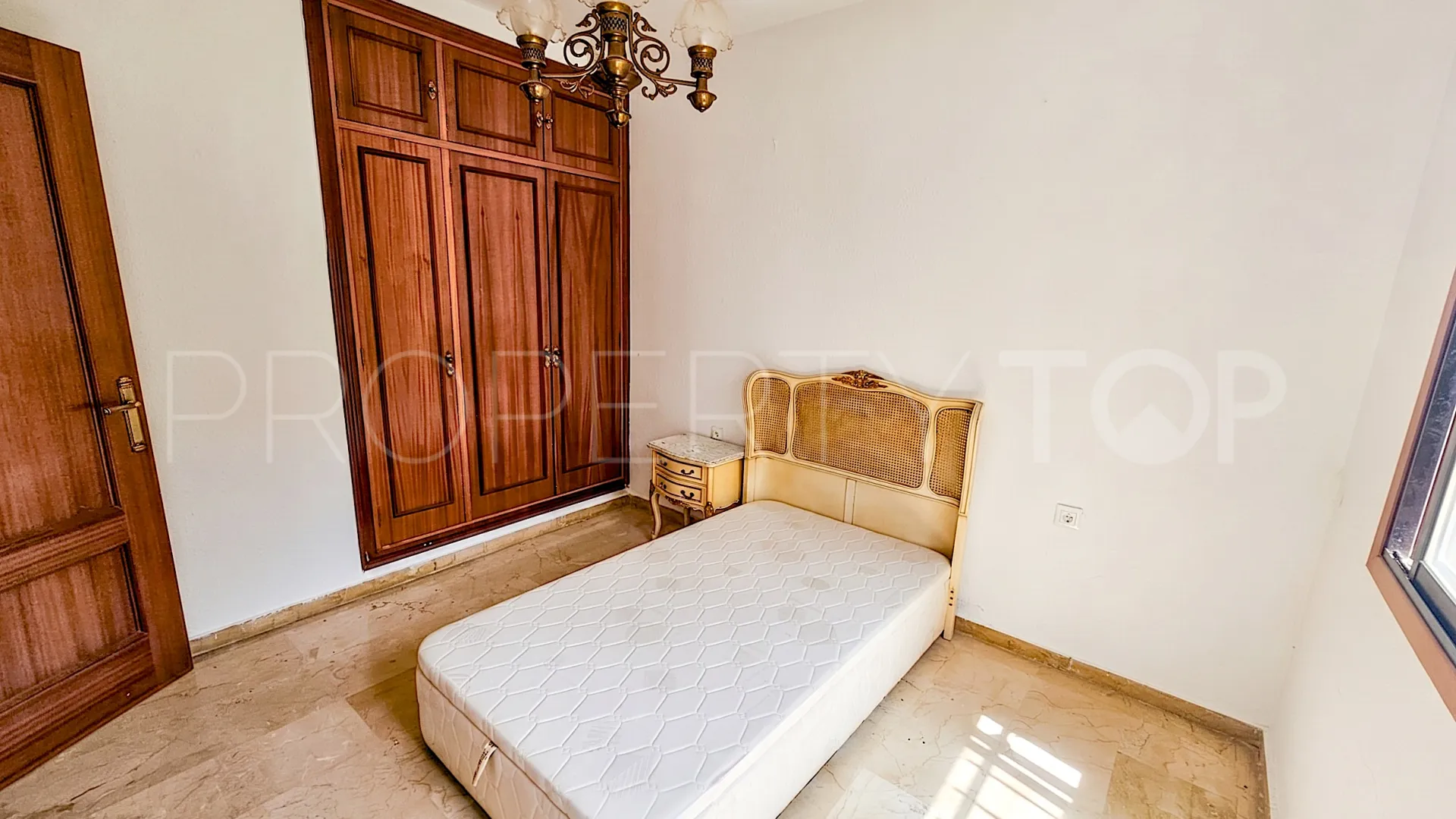 Se vende villa con 6 dormitorios en Benalmadena Costa