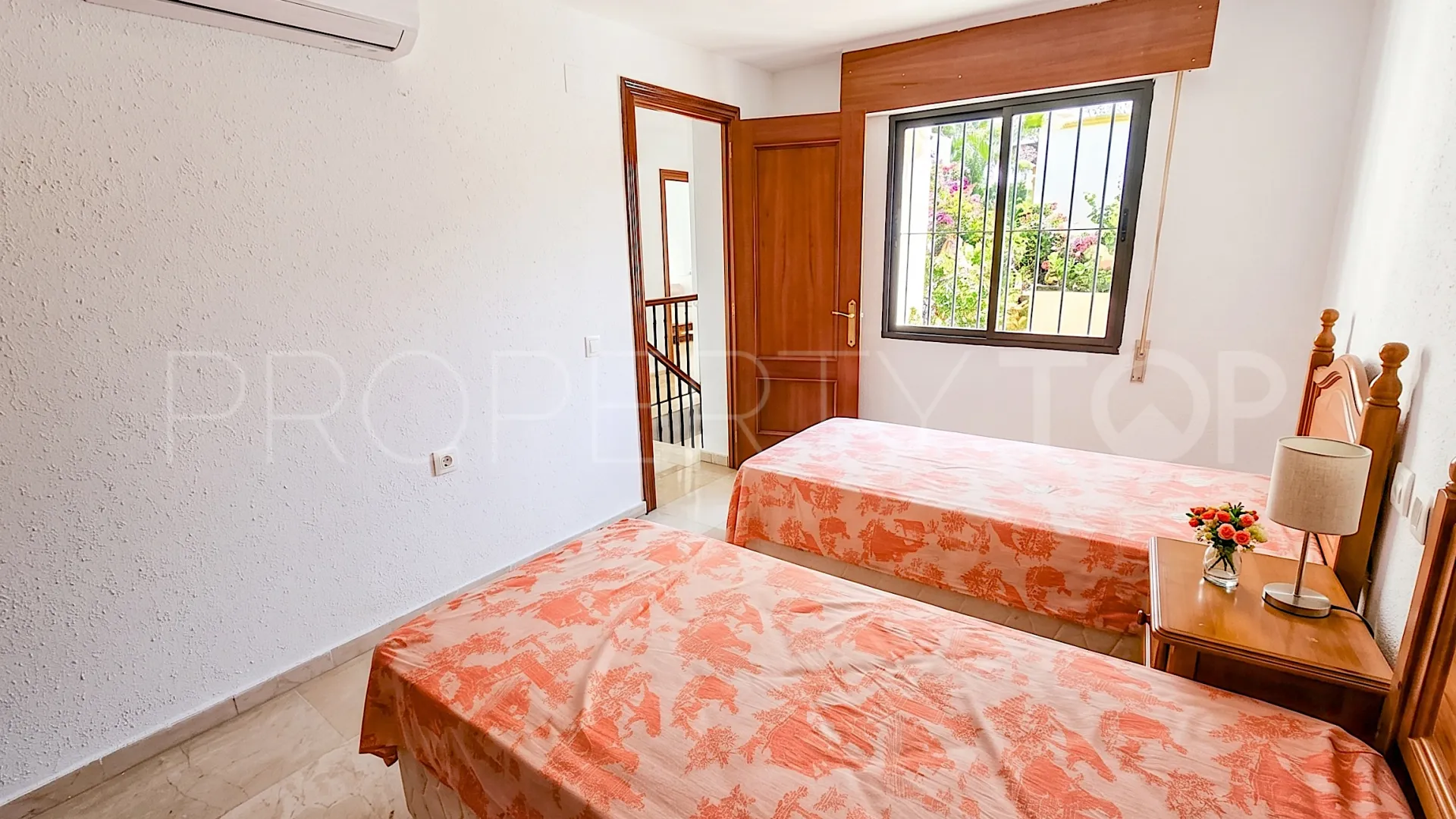 Se vende villa con 6 dormitorios en Benalmadena Costa