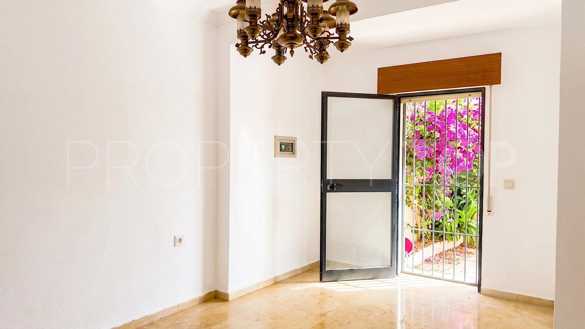 Se vende villa con 6 dormitorios en Benalmadena Costa