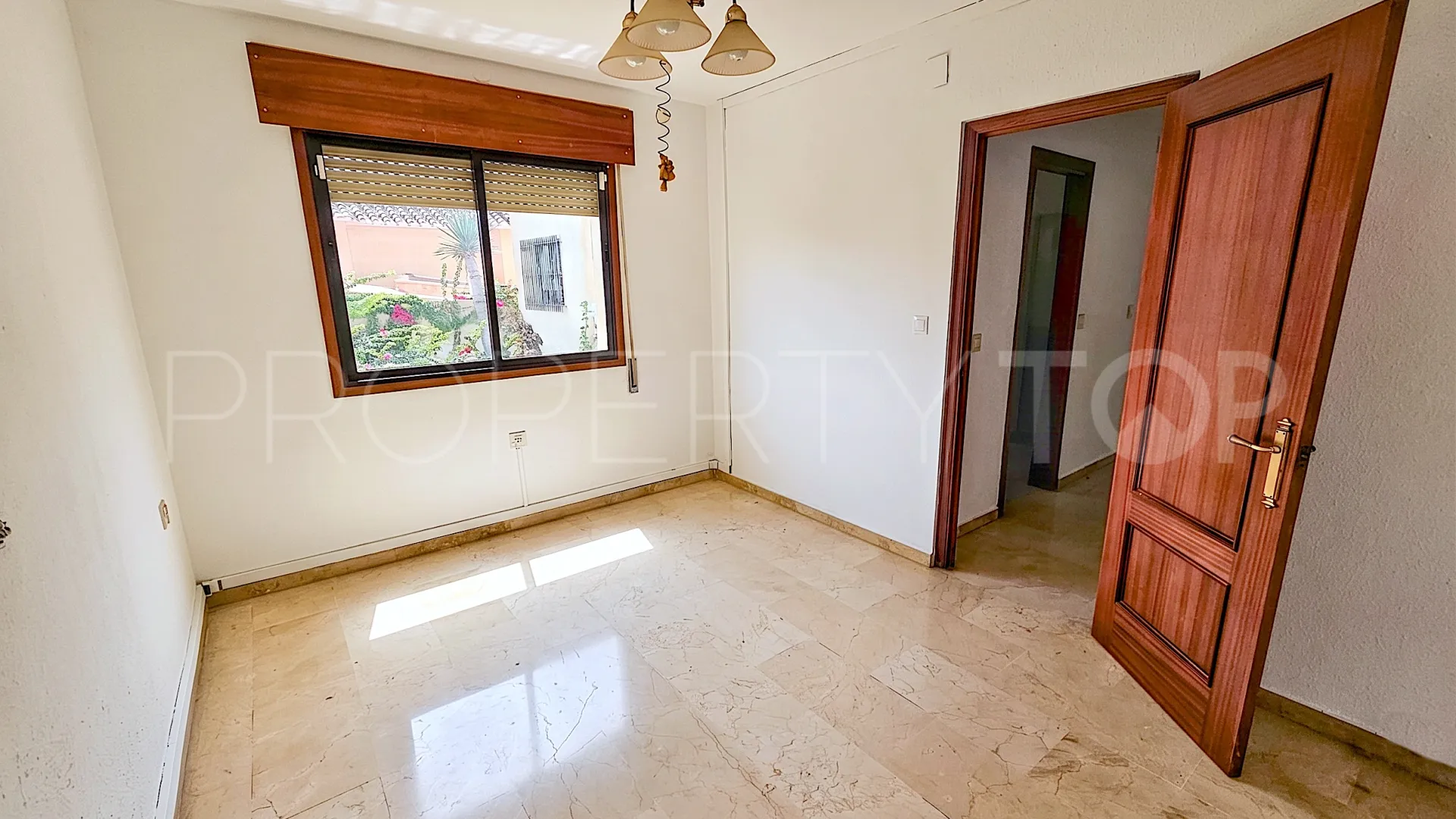 Se vende villa con 6 dormitorios en Benalmadena Costa