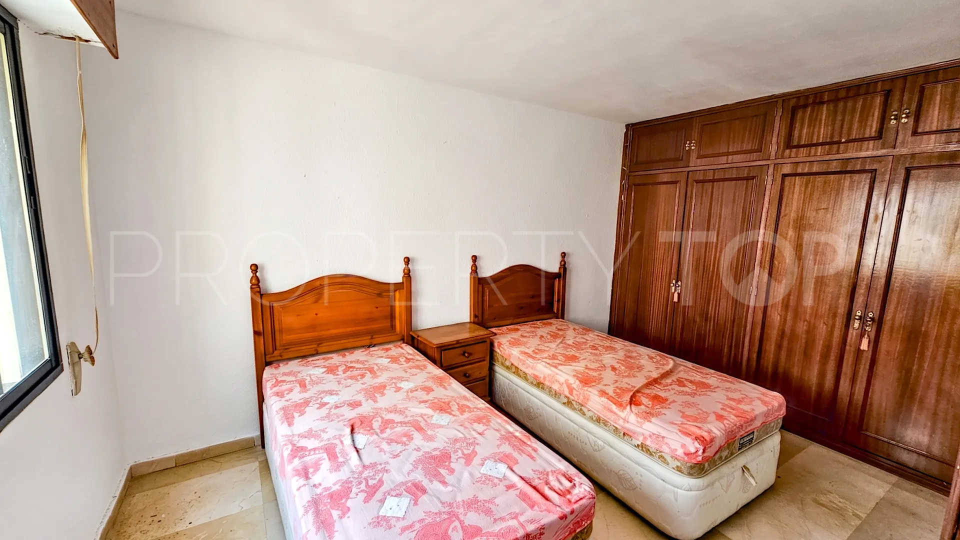 Se vende villa con 6 dormitorios en Benalmadena Costa