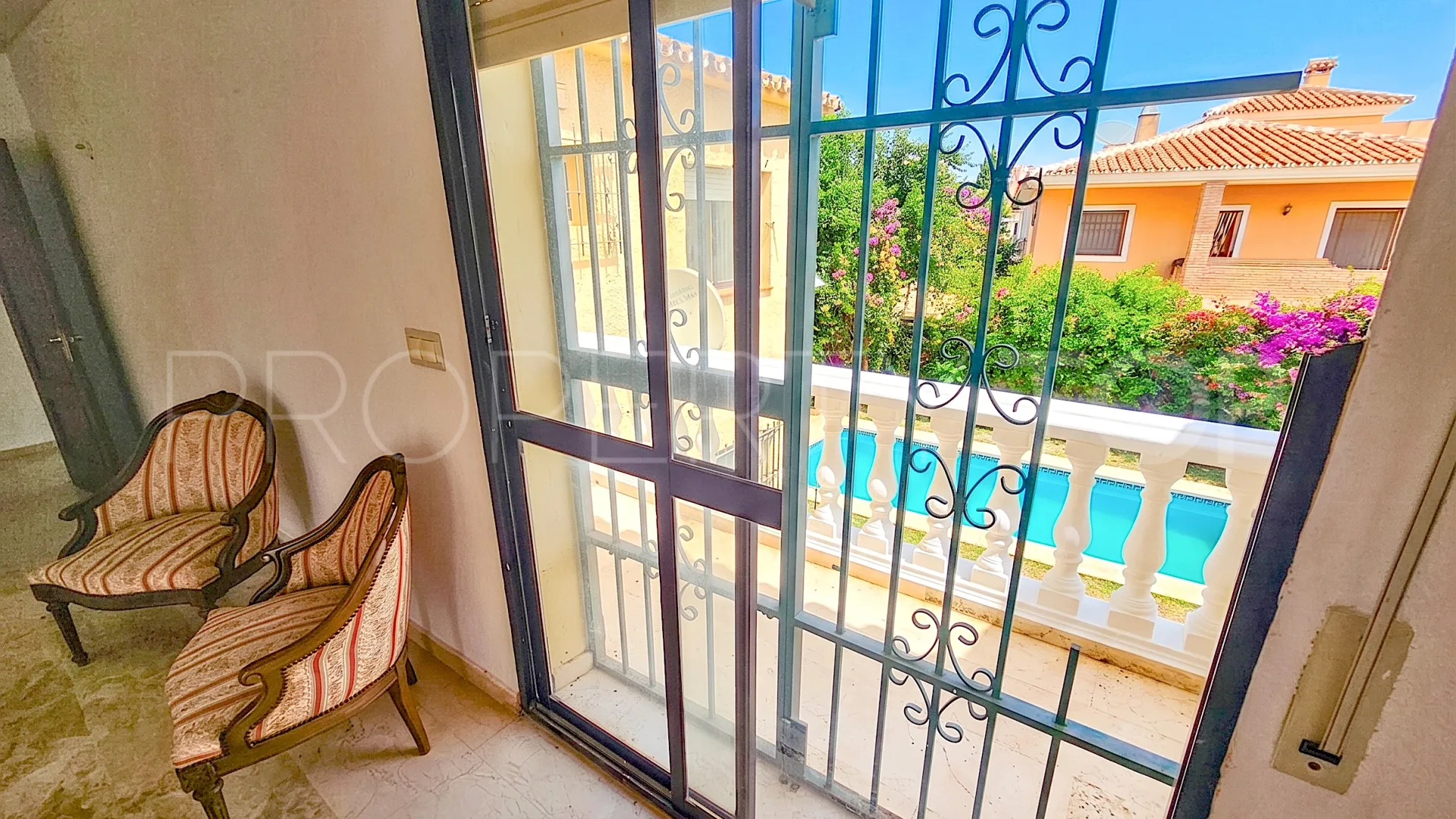 Se vende villa con 6 dormitorios en Benalmadena Costa