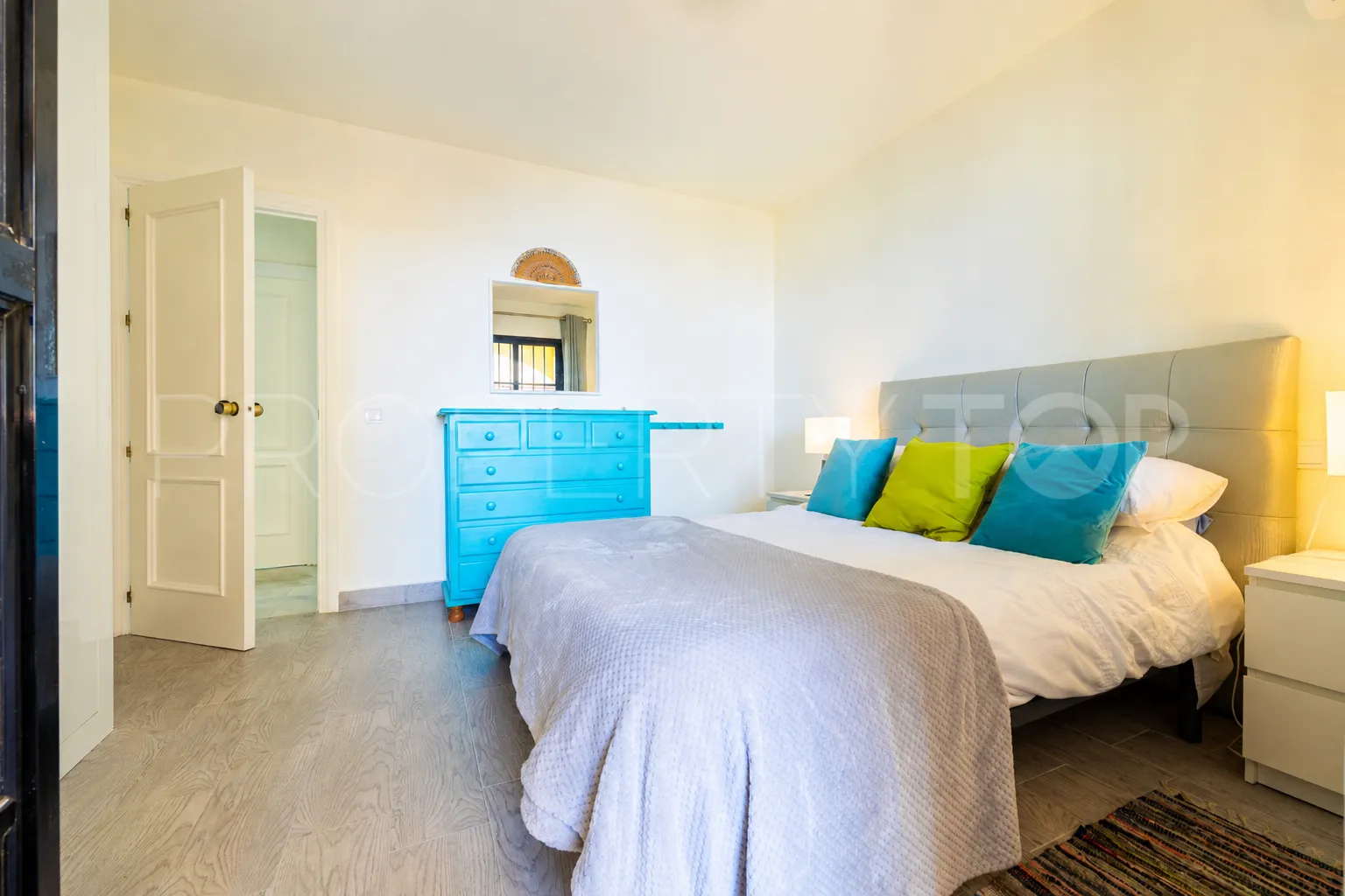Calahonda, apartamento planta baja con 2 dormitorios en venta