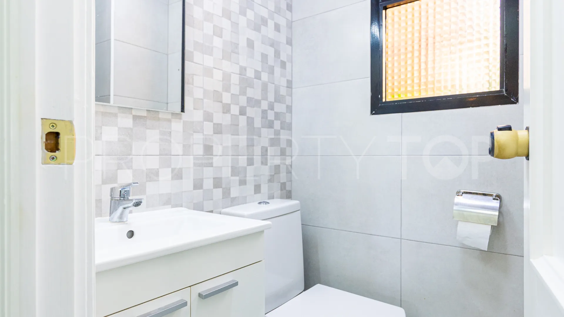 Calahonda, apartamento planta baja con 2 dormitorios en venta