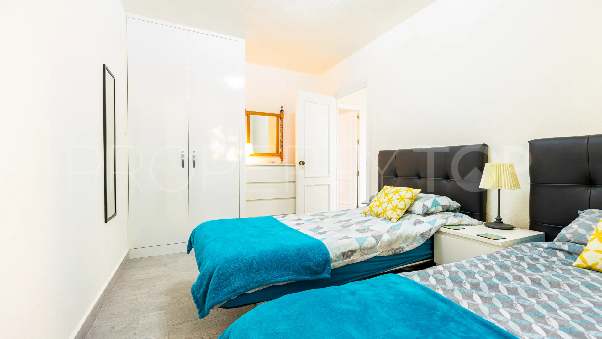 Calahonda, apartamento planta baja con 2 dormitorios en venta