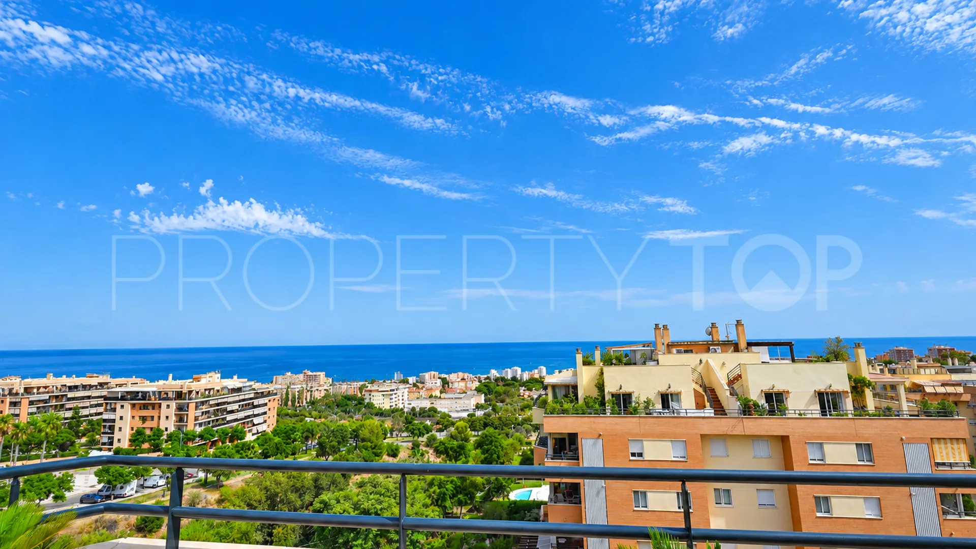 For sale 4 bedrooms penthouse in Torremolinos
