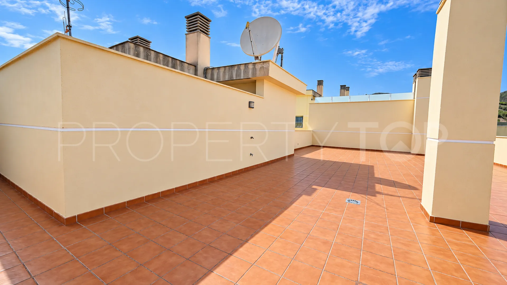 For sale 4 bedrooms penthouse in Torremolinos