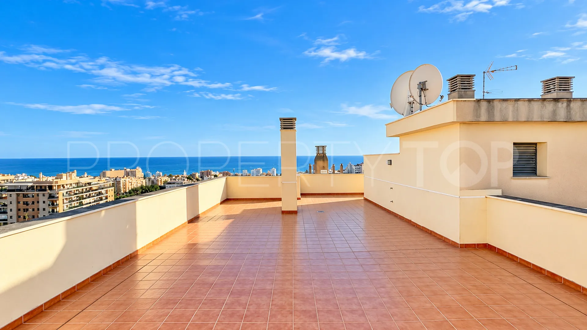 For sale 4 bedrooms penthouse in Torremolinos