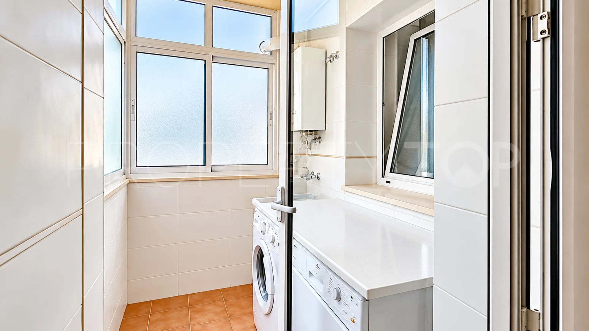 For sale 4 bedrooms penthouse in Torremolinos