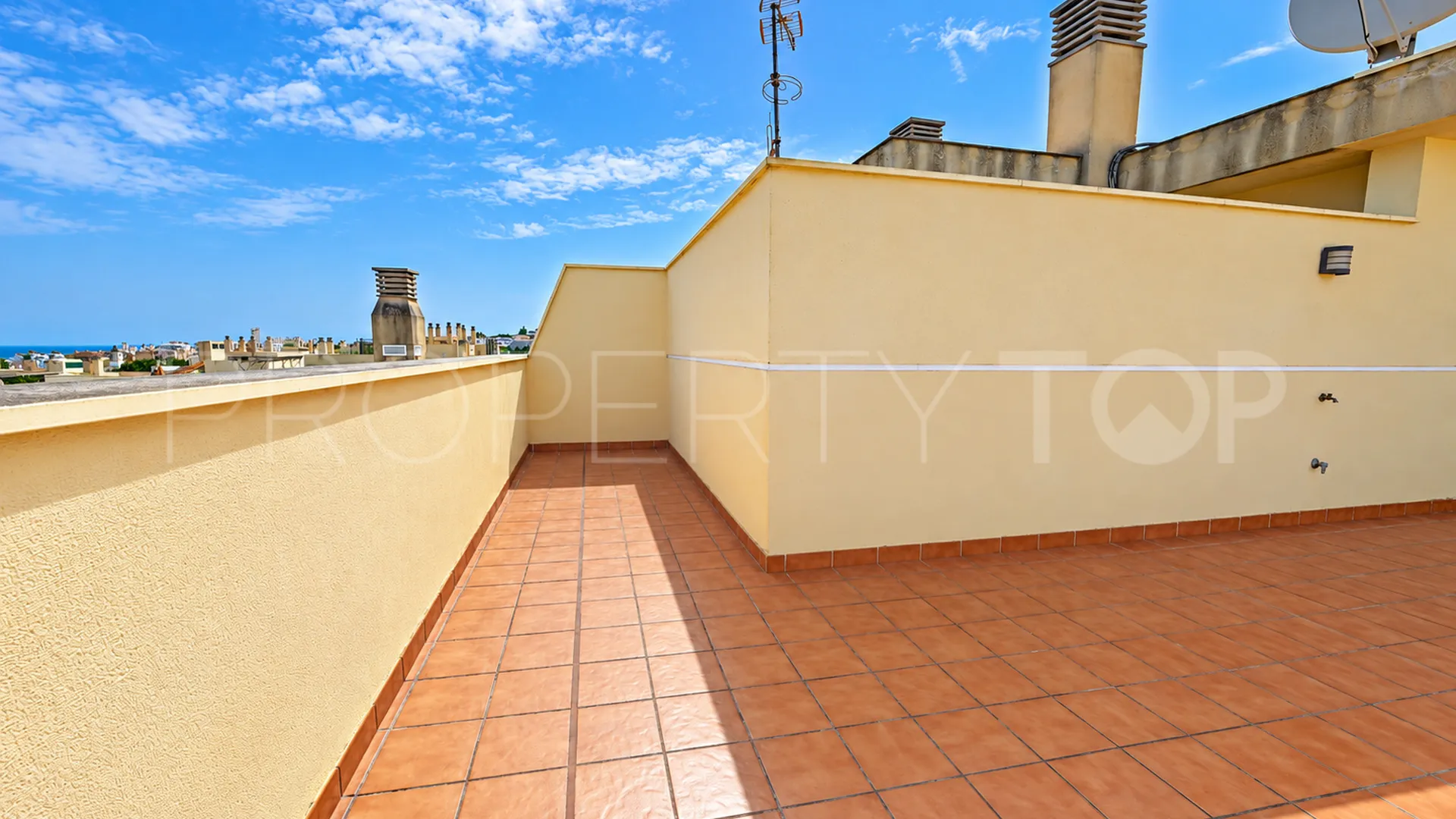 For sale 4 bedrooms penthouse in Torremolinos