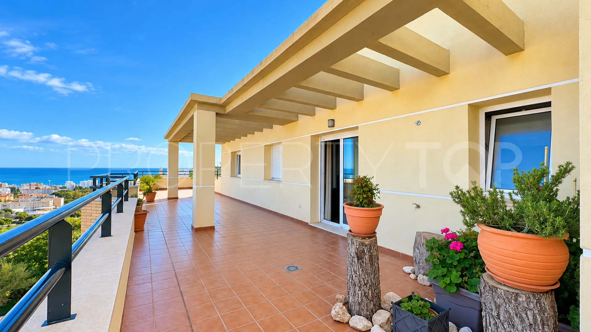 For sale 4 bedrooms penthouse in Torremolinos
