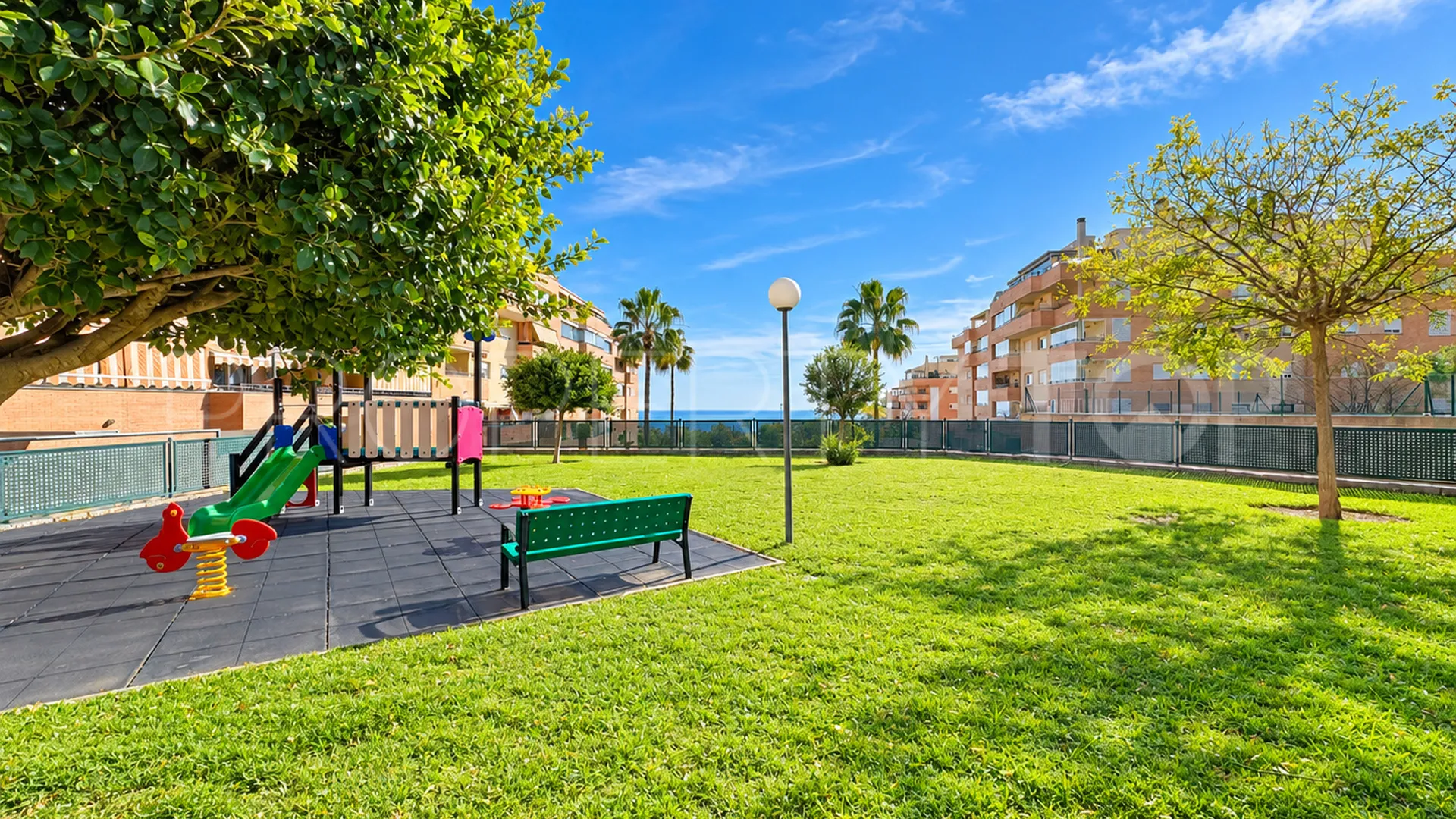 For sale 4 bedrooms penthouse in Torremolinos