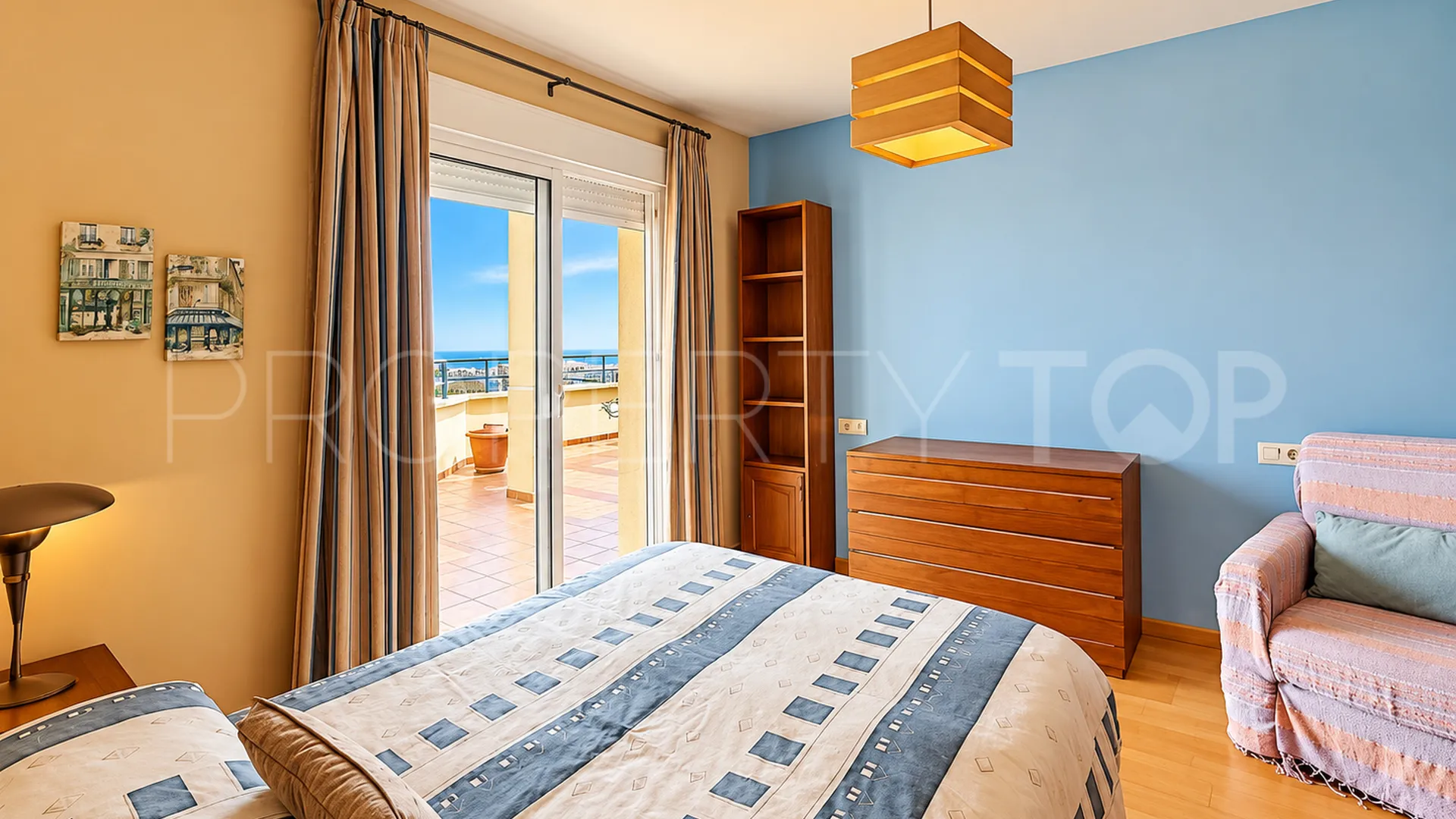 For sale 4 bedrooms penthouse in Torremolinos