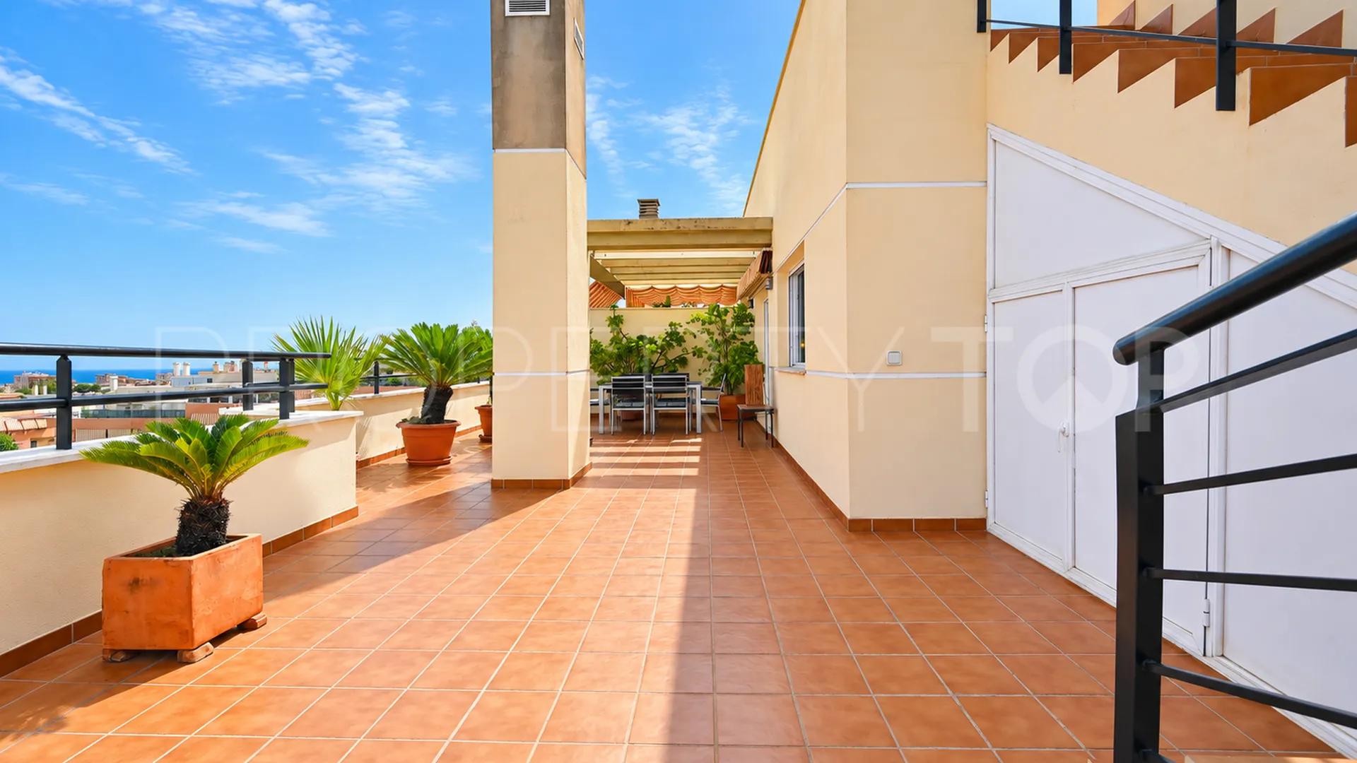 For sale 4 bedrooms penthouse in Torremolinos