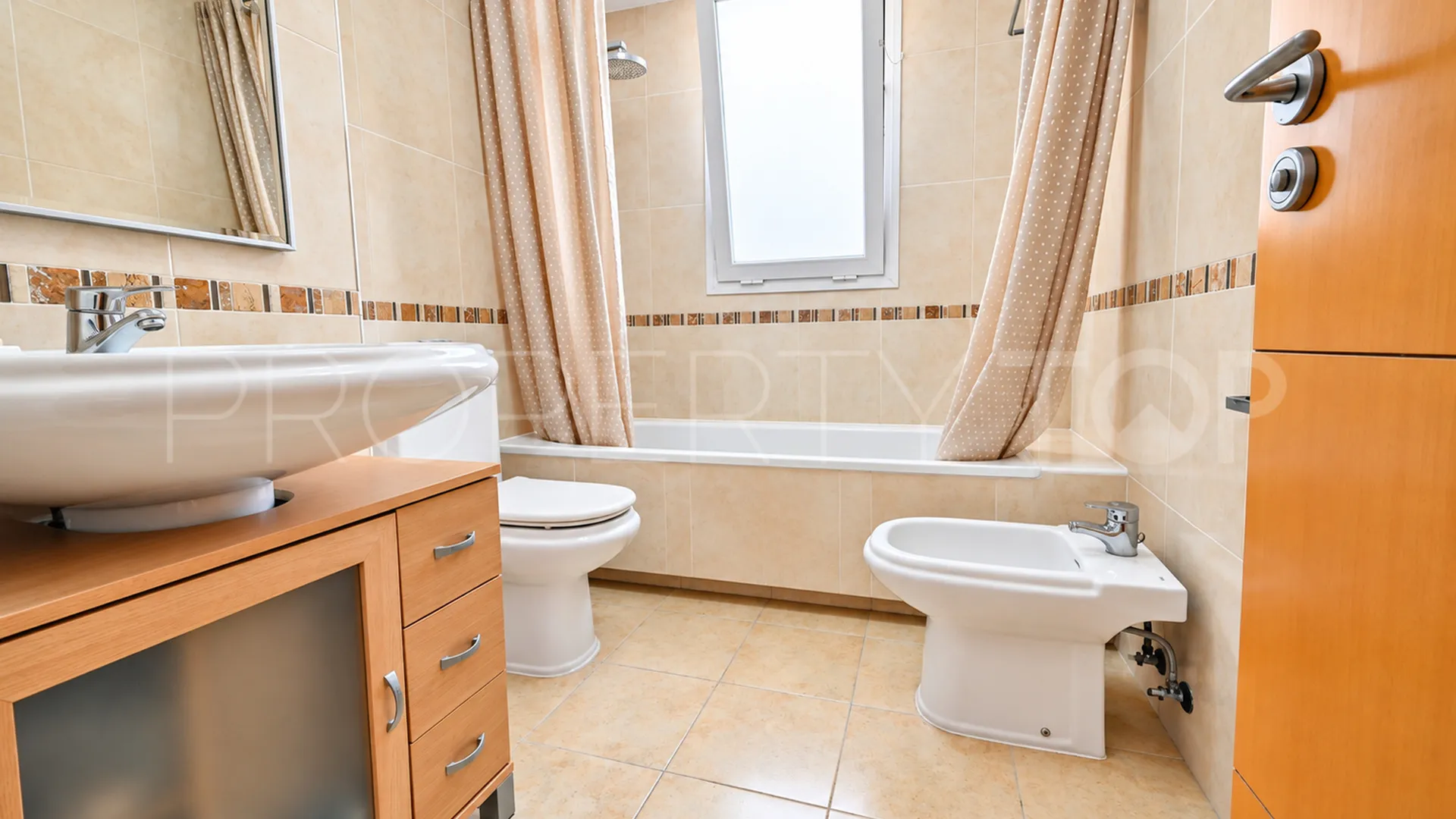 For sale 4 bedrooms penthouse in Torremolinos