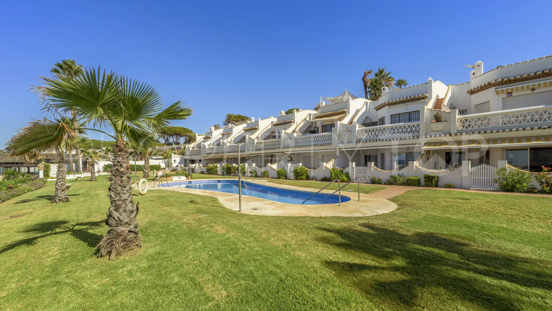 For sale 2 bedrooms penthouse in Calahonda