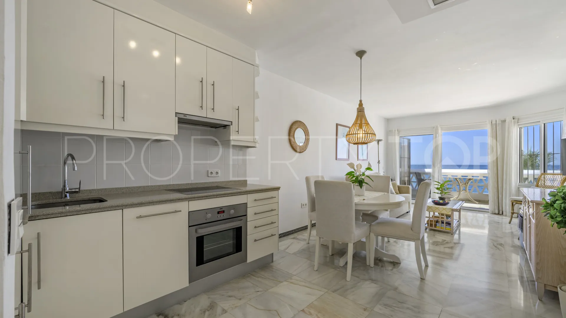 For sale 2 bedrooms penthouse in Calahonda