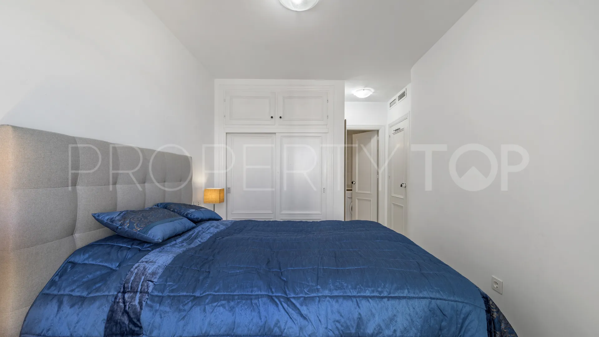 For sale 2 bedrooms penthouse in Calahonda