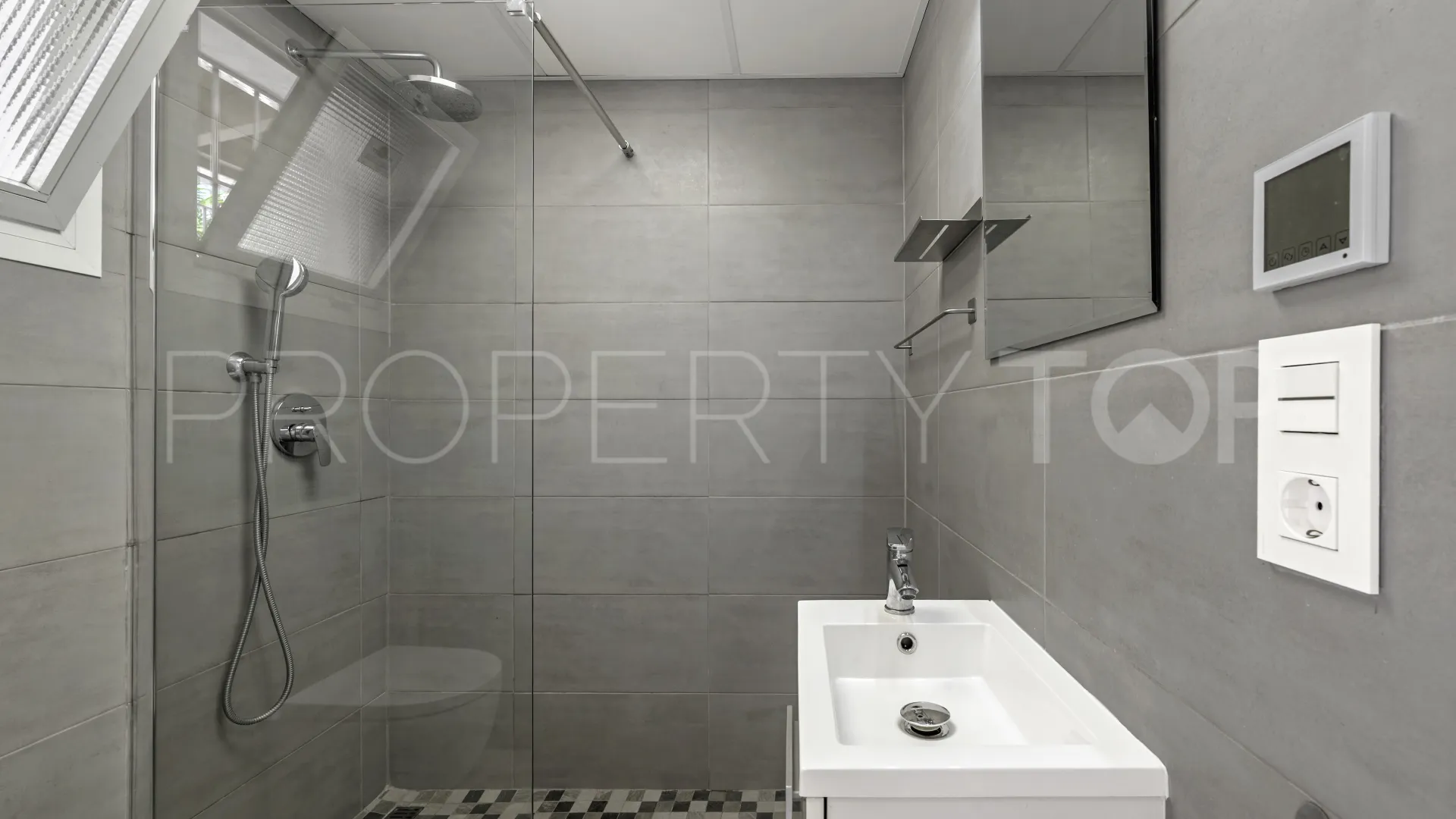 For sale 2 bedrooms penthouse in Calahonda
