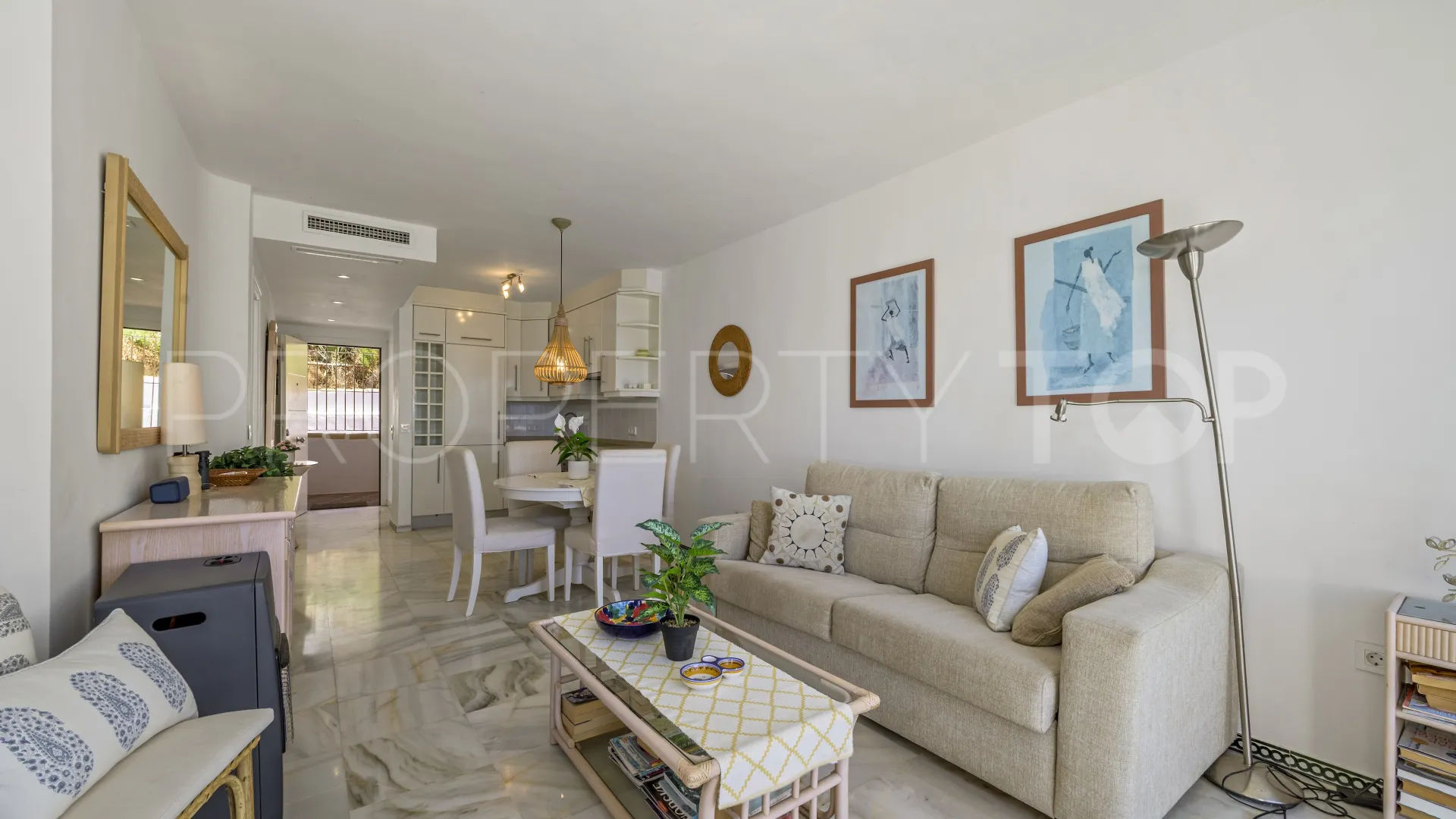 For sale 2 bedrooms penthouse in Calahonda