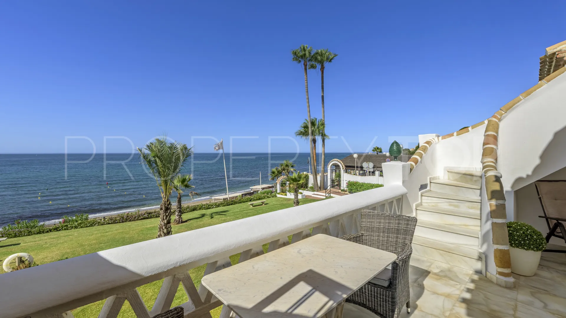 For sale 2 bedrooms penthouse in Calahonda