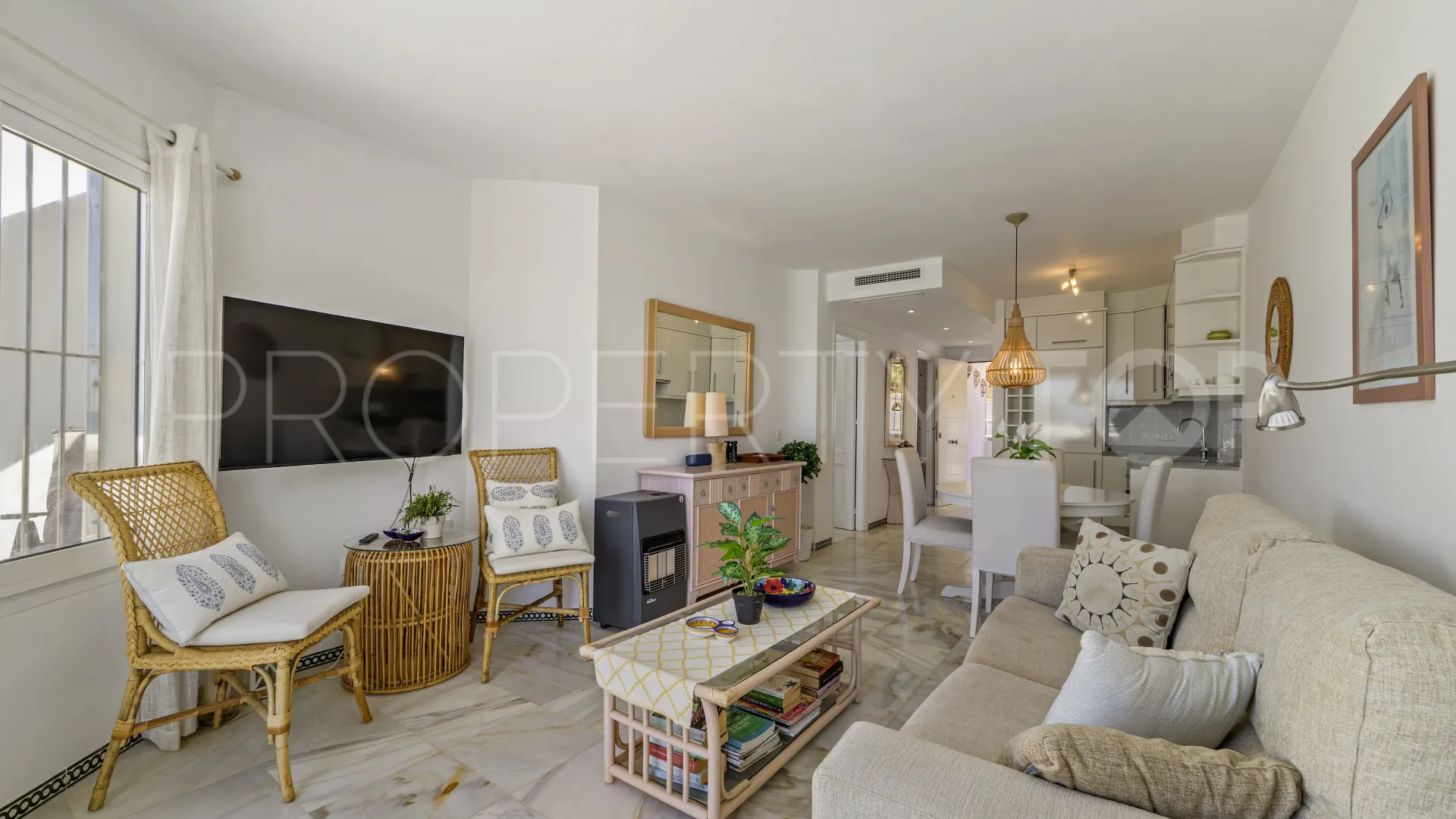 For sale 2 bedrooms penthouse in Calahonda