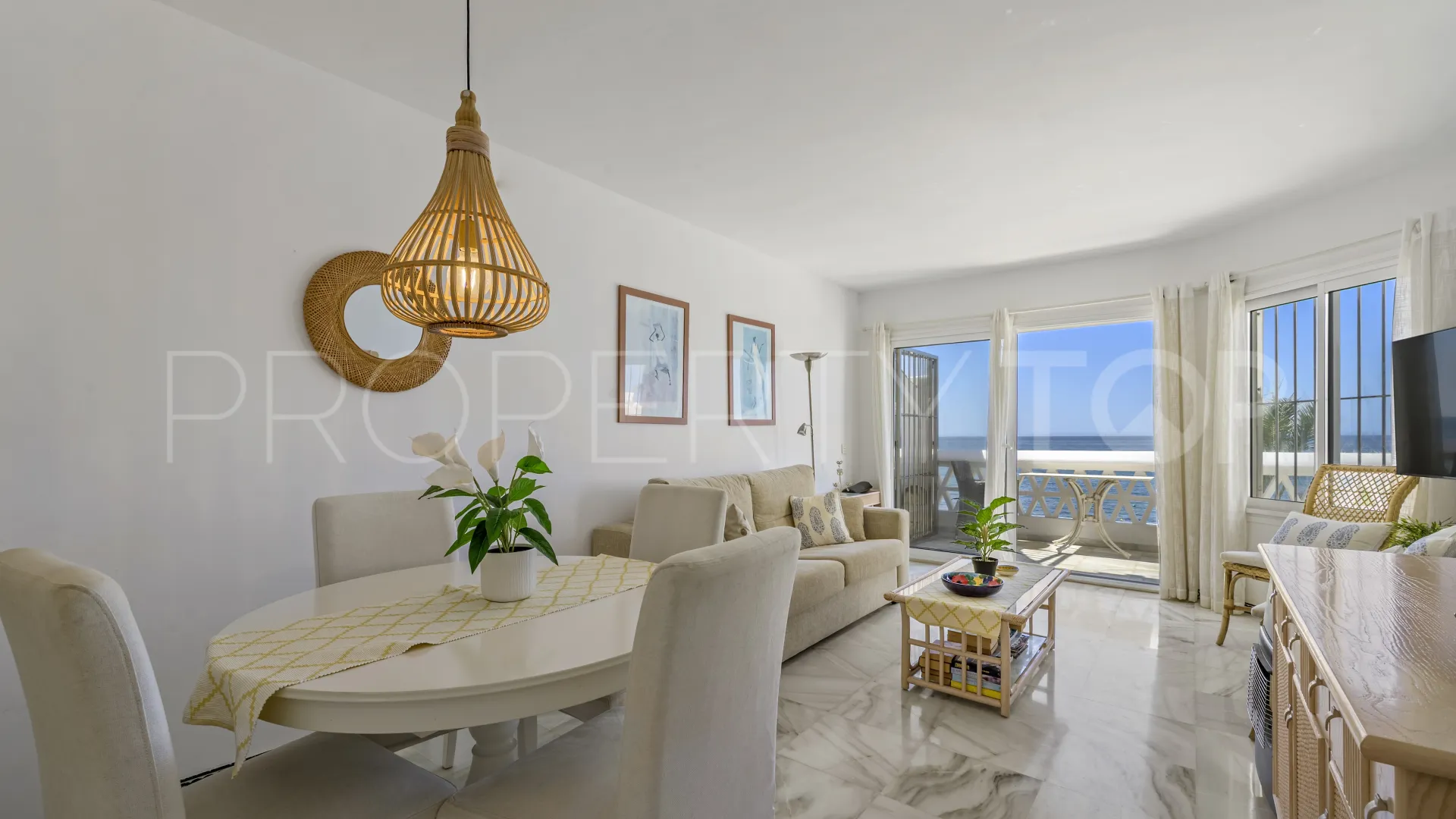 For sale 2 bedrooms penthouse in Calahonda
